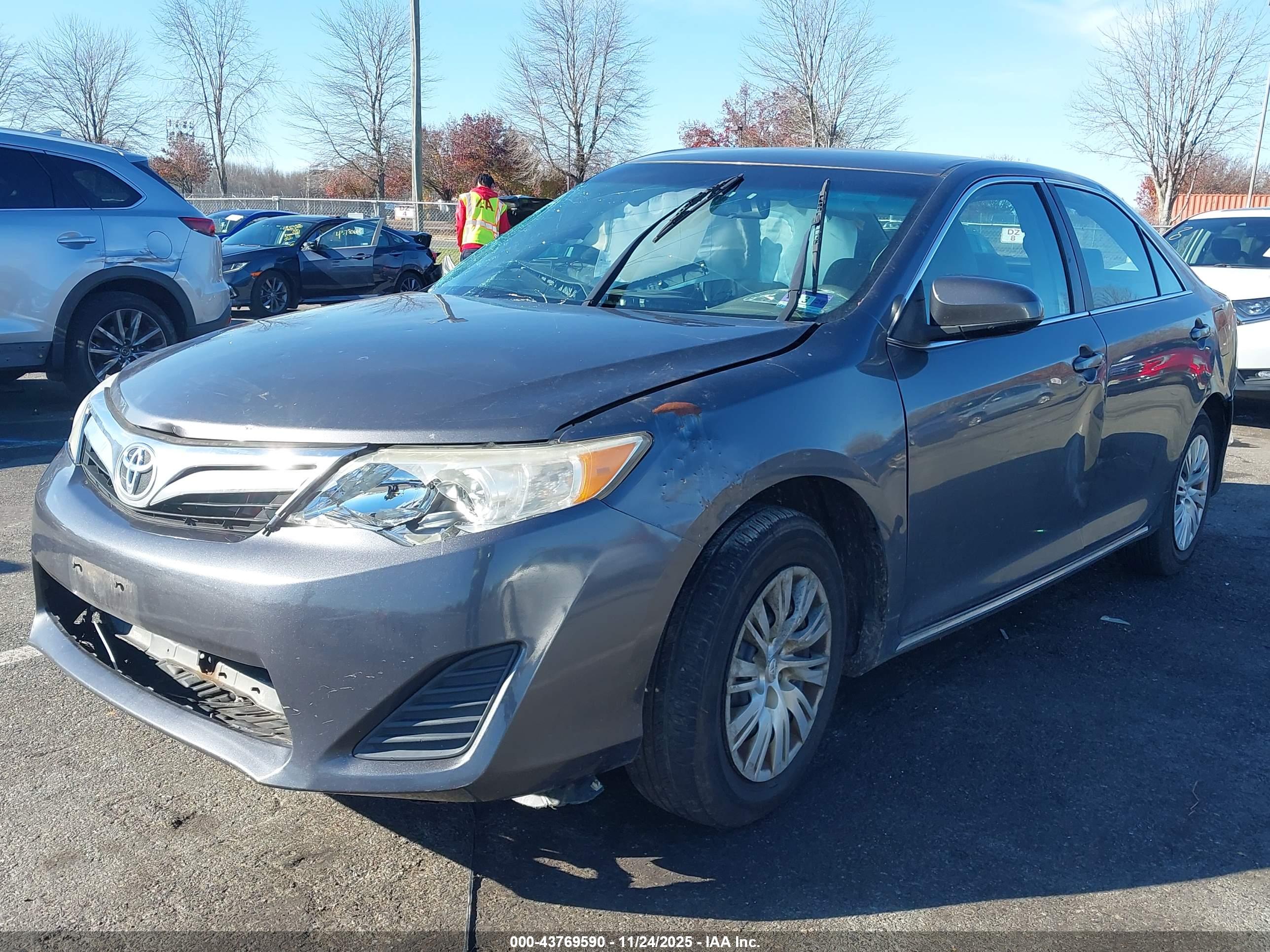TOYOTA CAMRY image 2