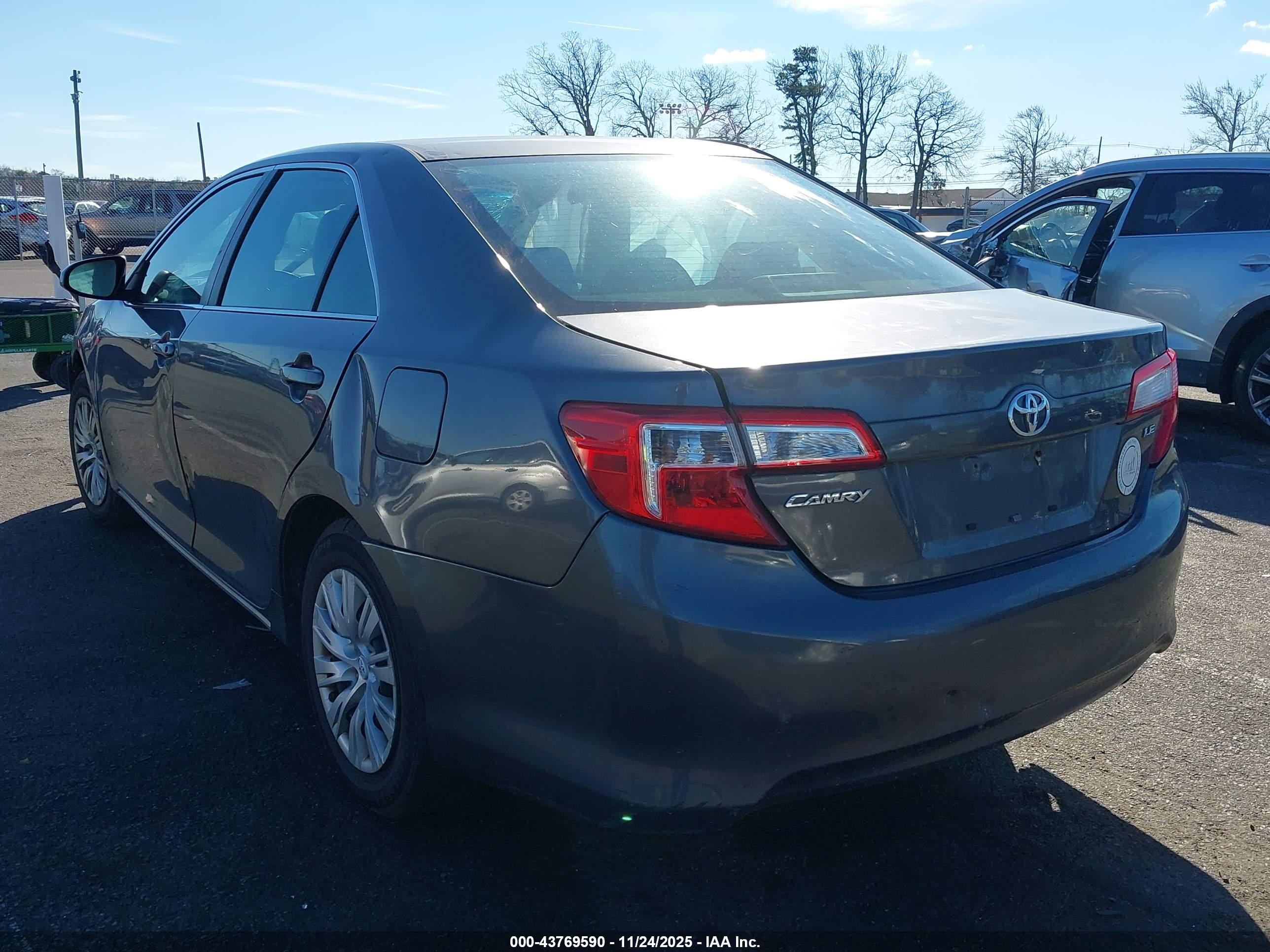 TOYOTA CAMRY image 3