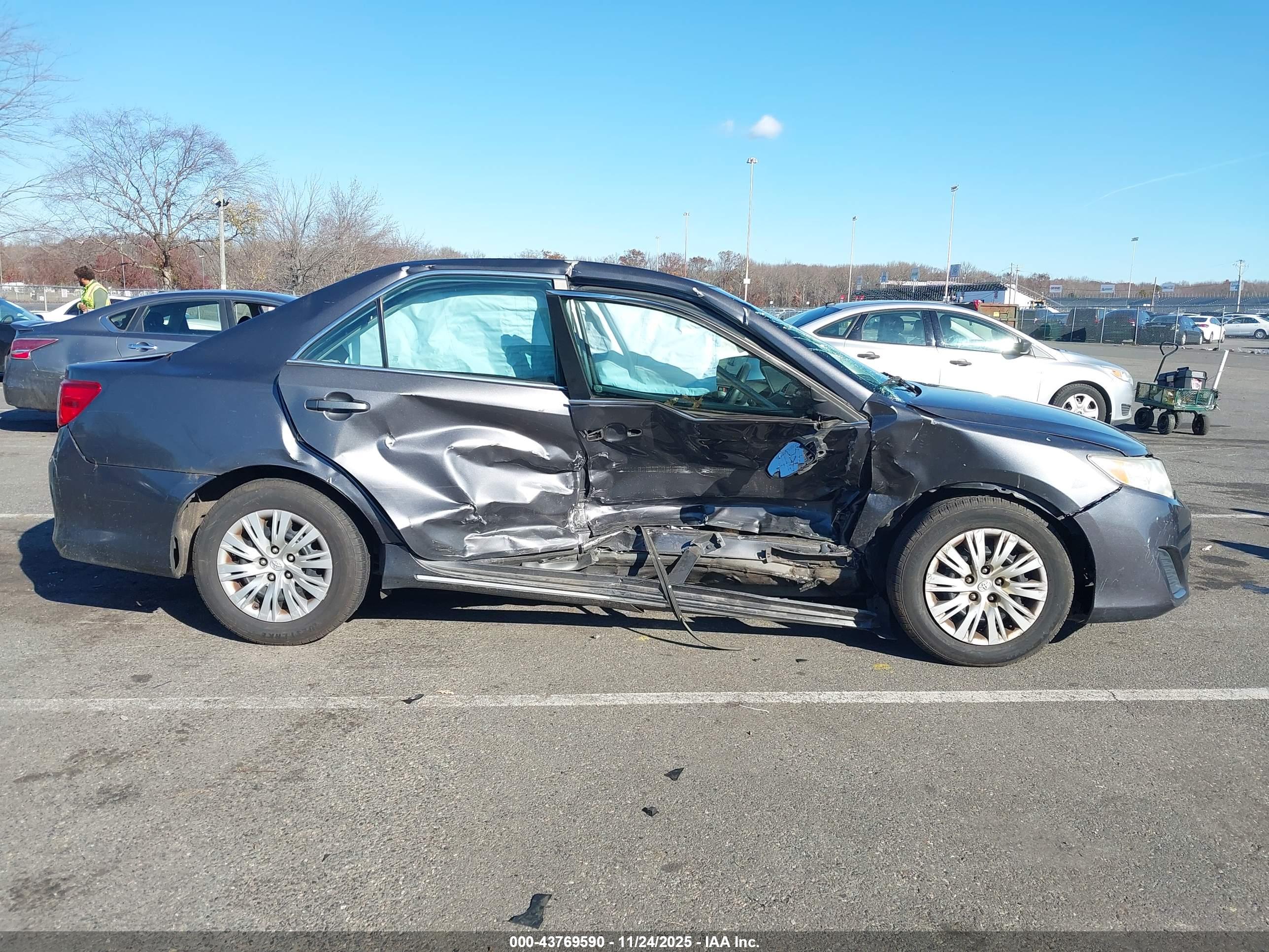 TOYOTA CAMRY image 6