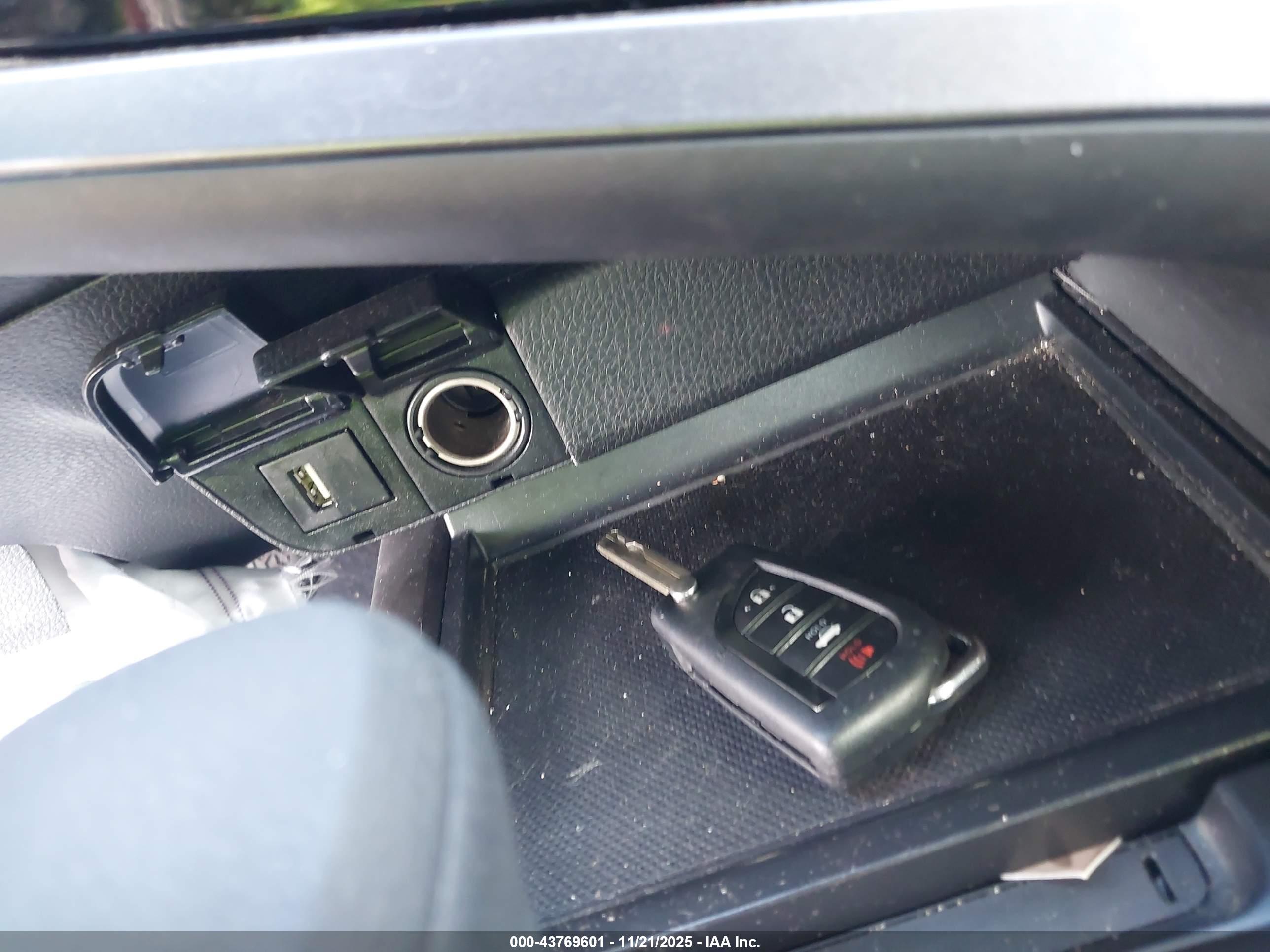 TOYOTA CAMRY image 11