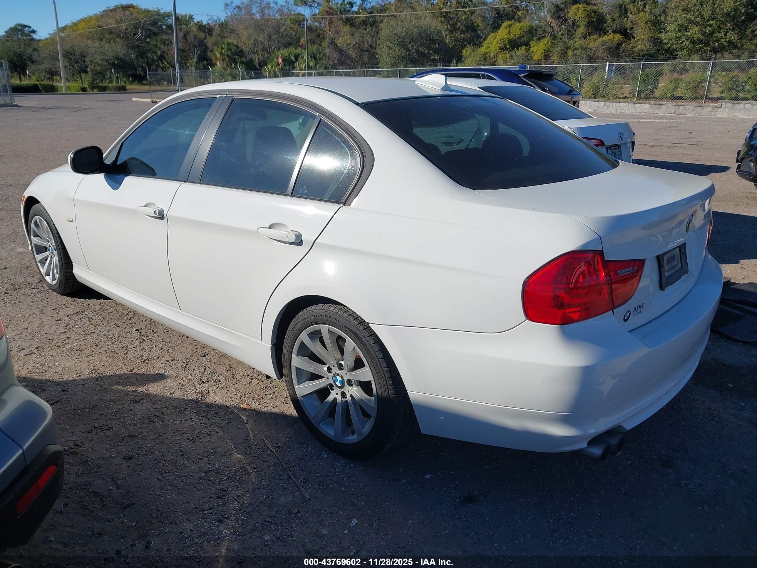 BMW 328I image 3