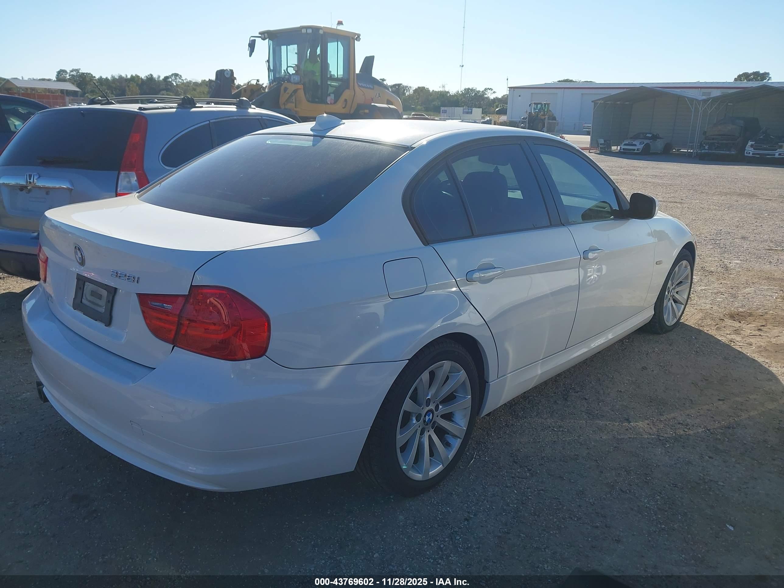 BMW 328I image 4