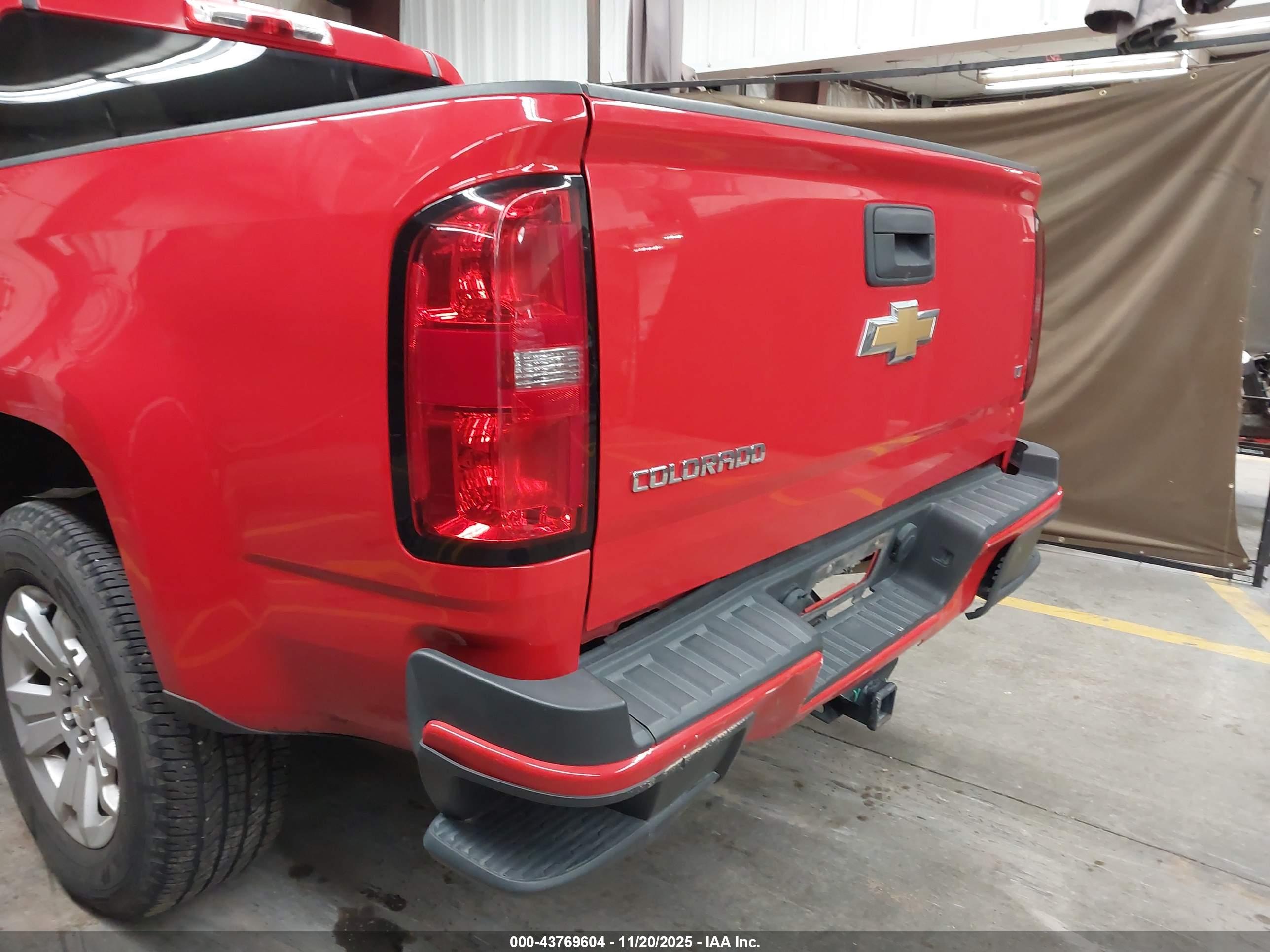 CHEVROLET COLORADO image 6