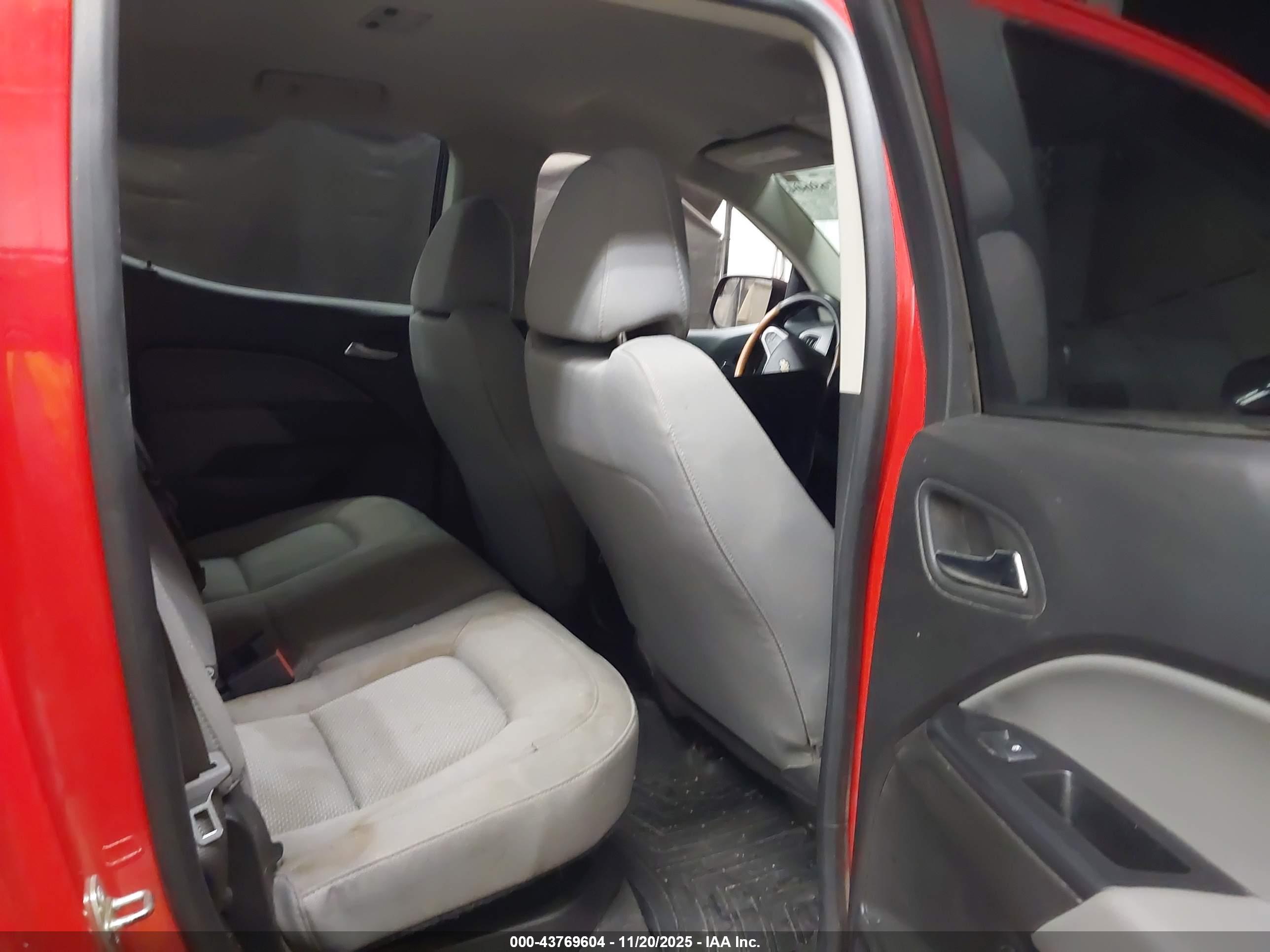 CHEVROLET COLORADO image 8