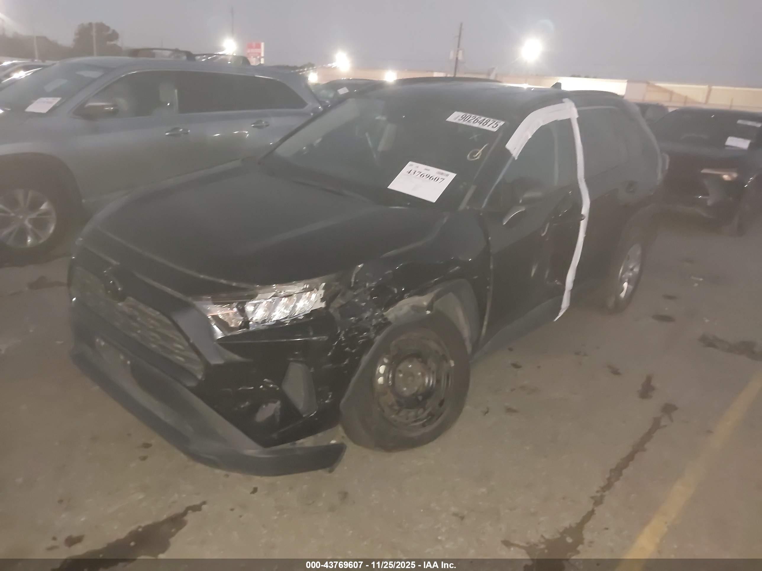 TOYOTA RAV4 image 2