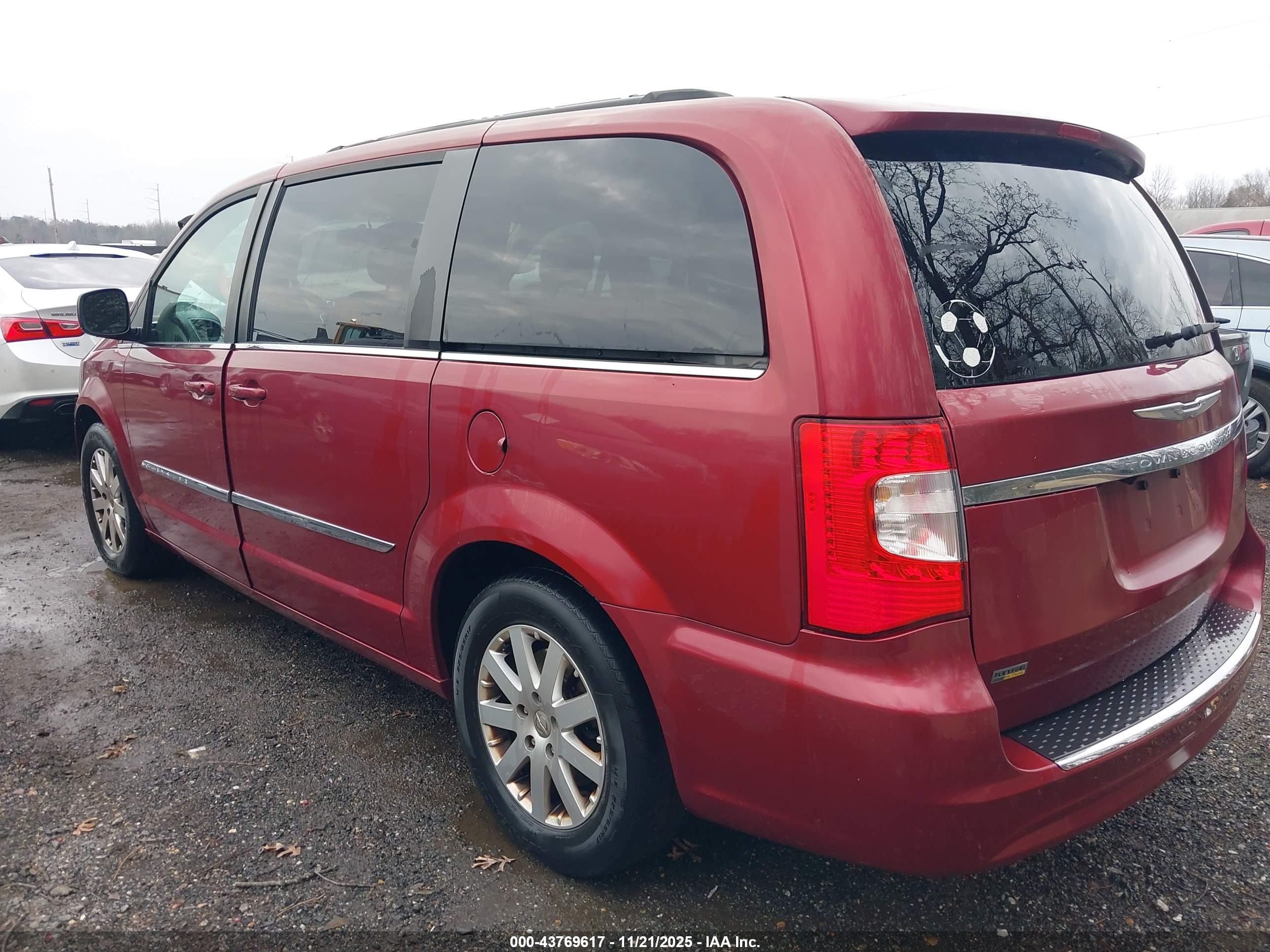 CHRYSLER TOWN image 3
