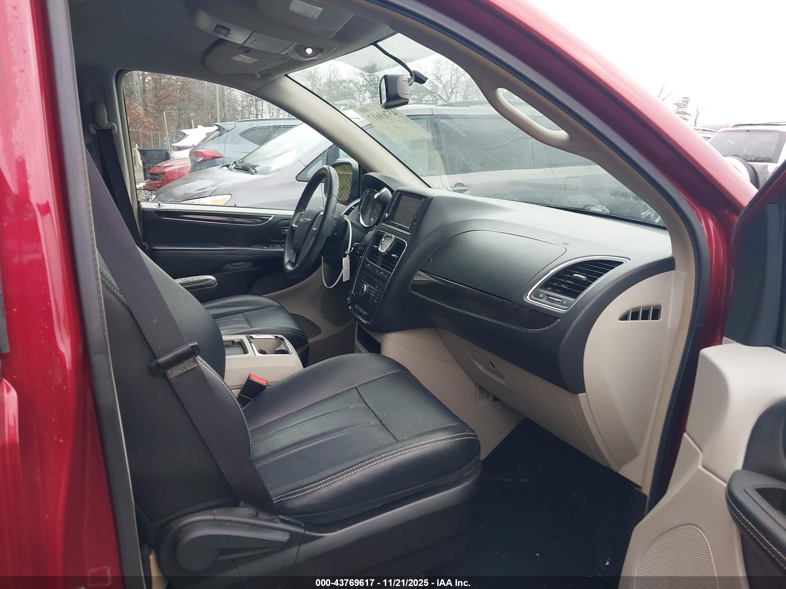 CHRYSLER TOWN image 5