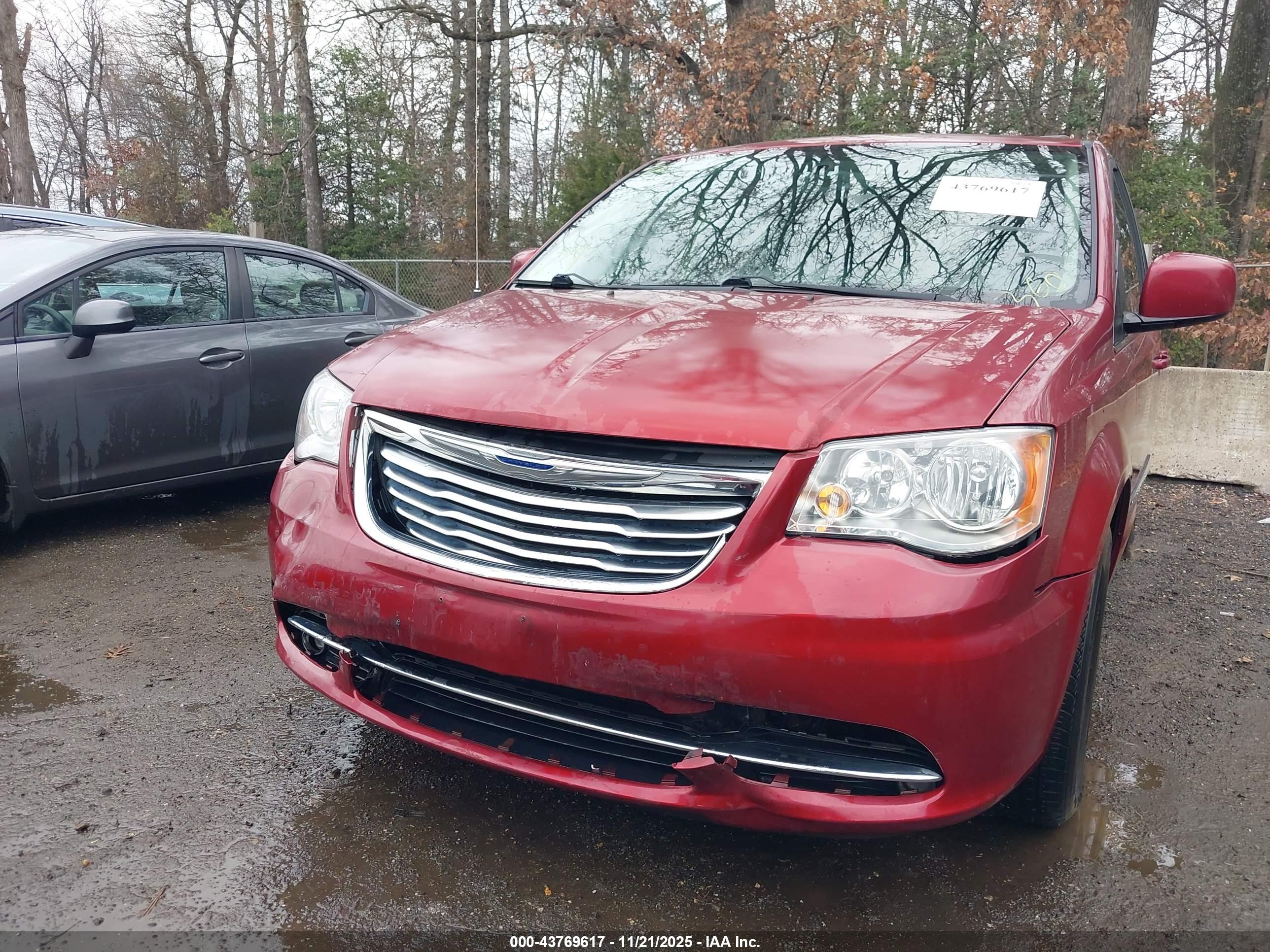 CHRYSLER TOWN image 6