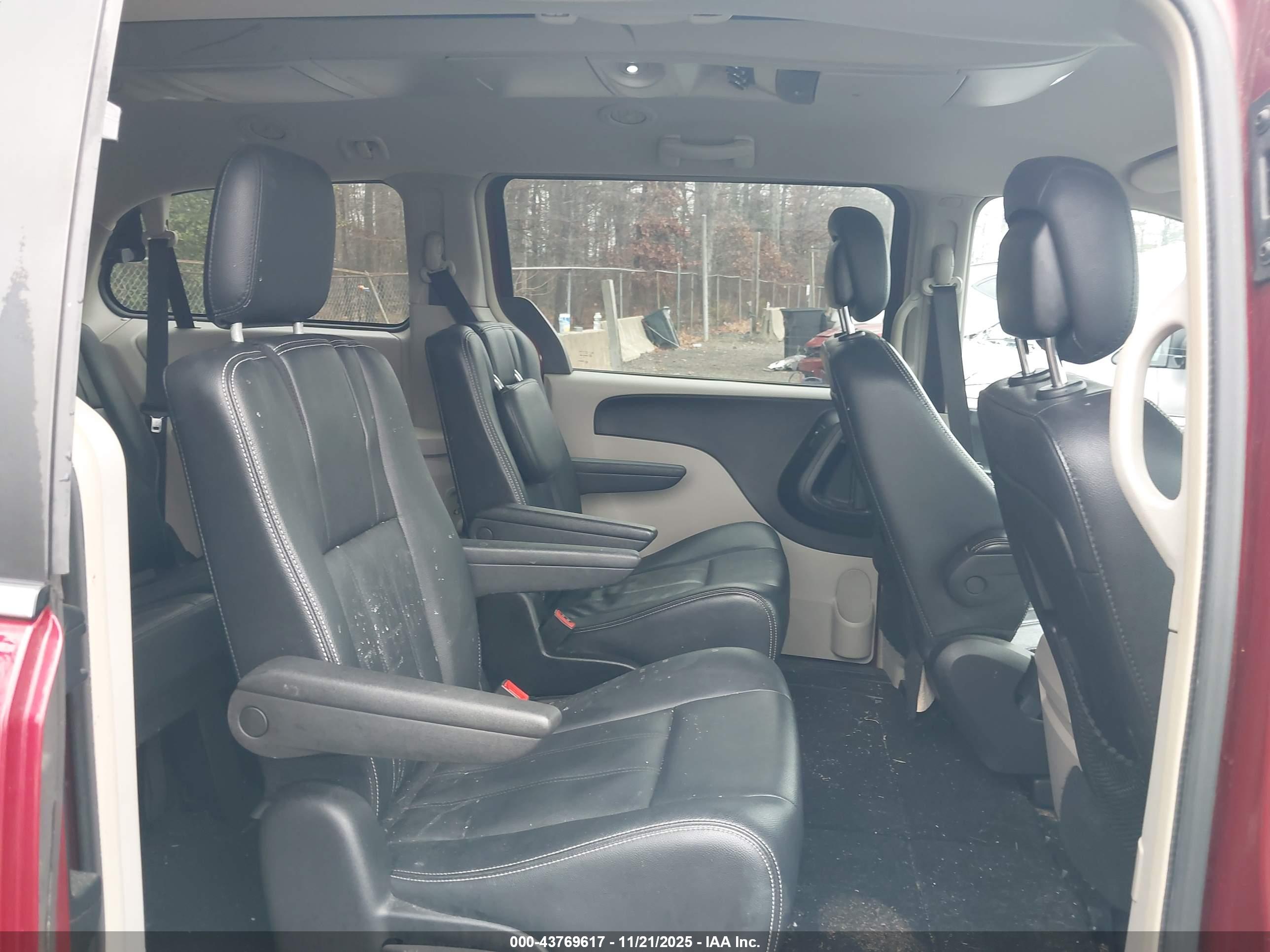 CHRYSLER TOWN image 8