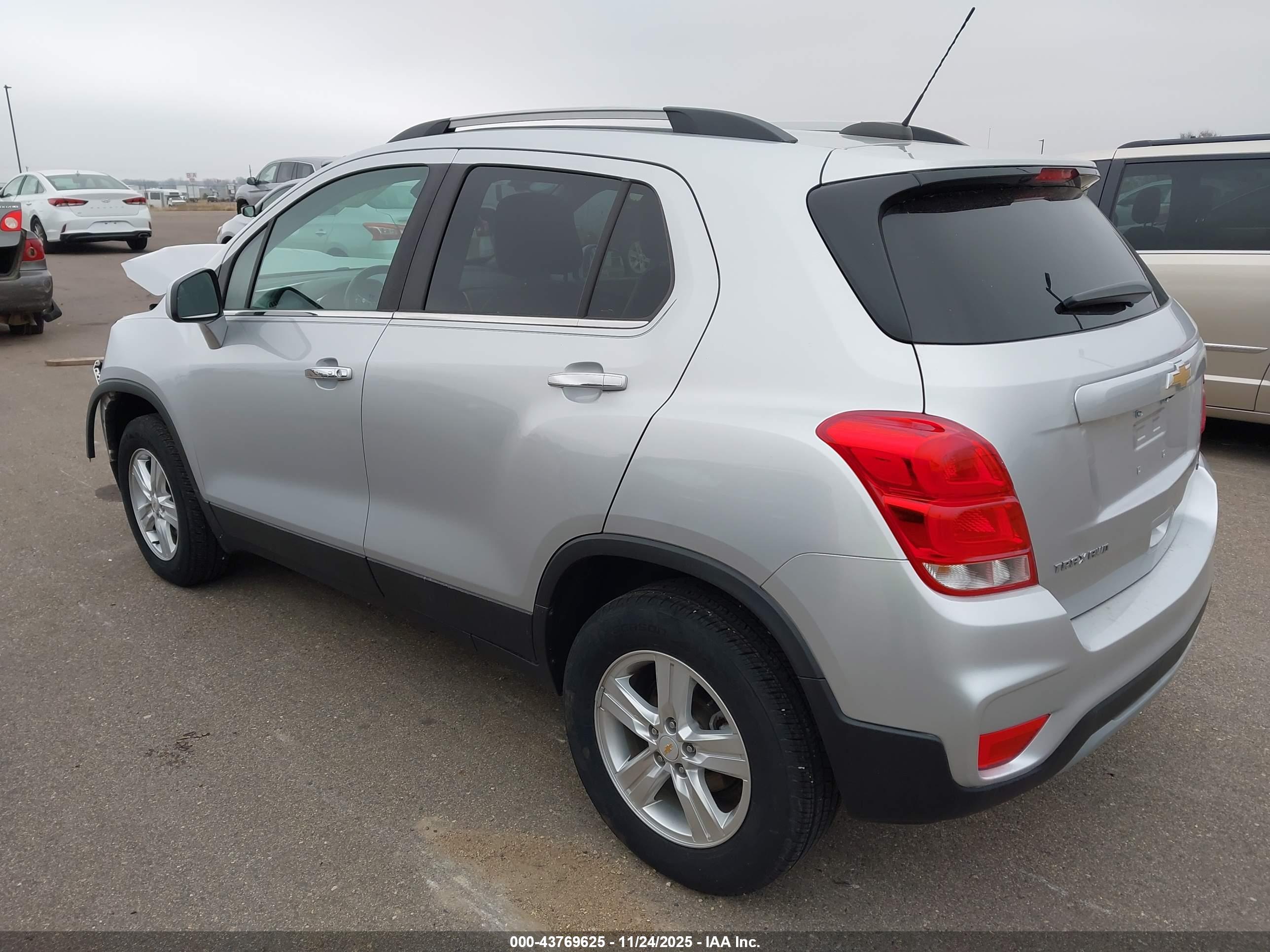 CHEVROLET TRAX image 3