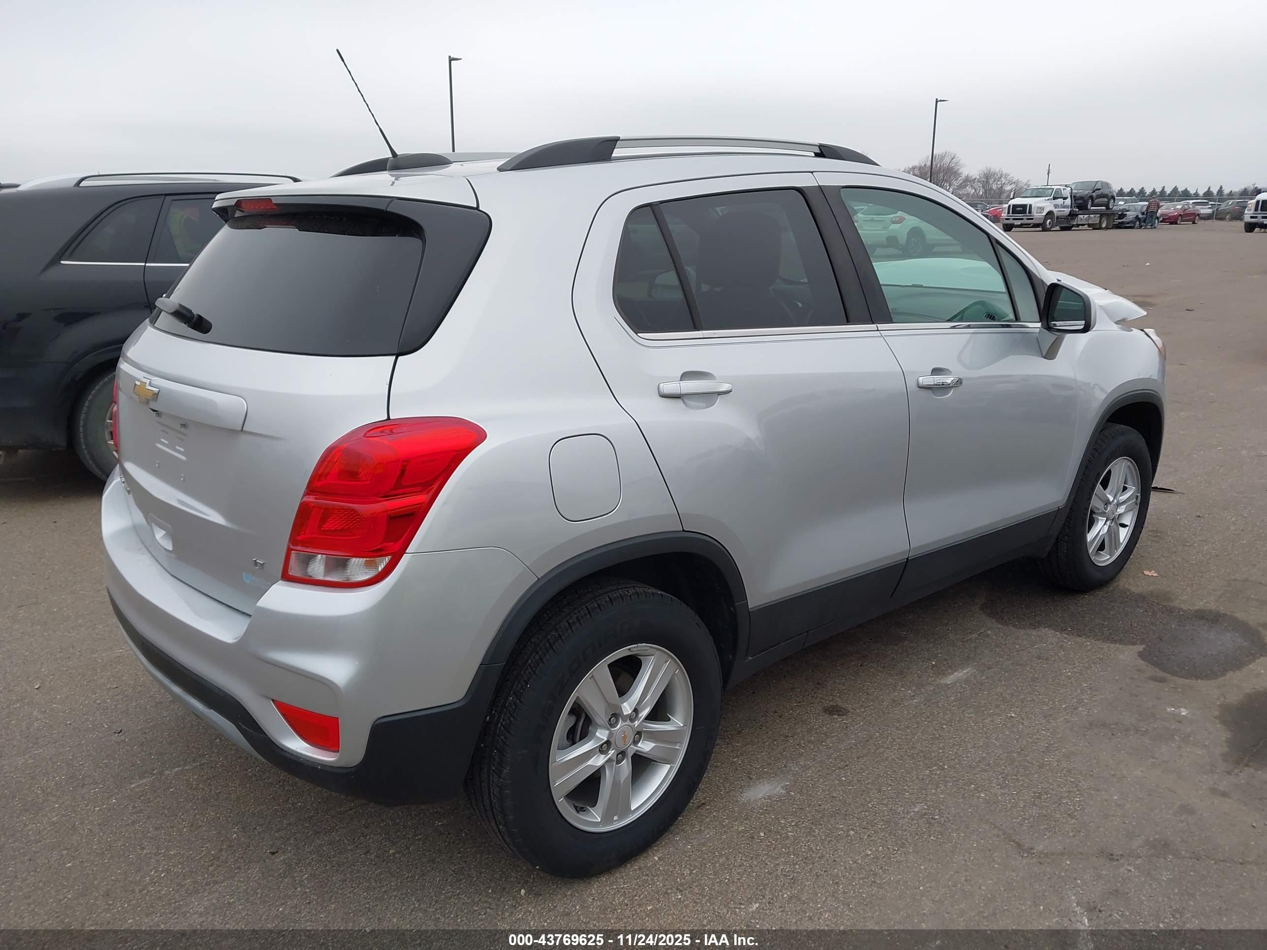 CHEVROLET TRAX image 4