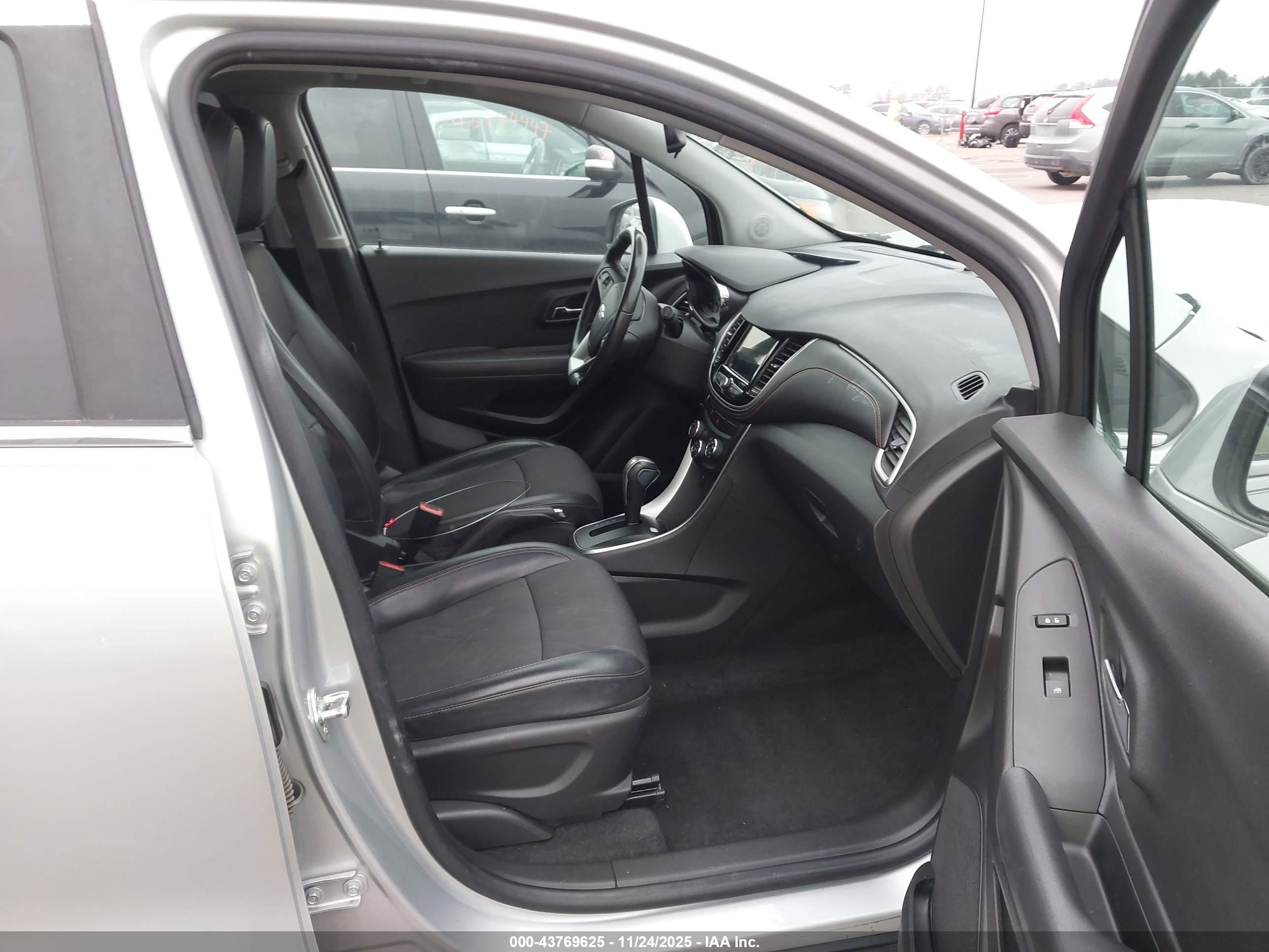 CHEVROLET TRAX image 5