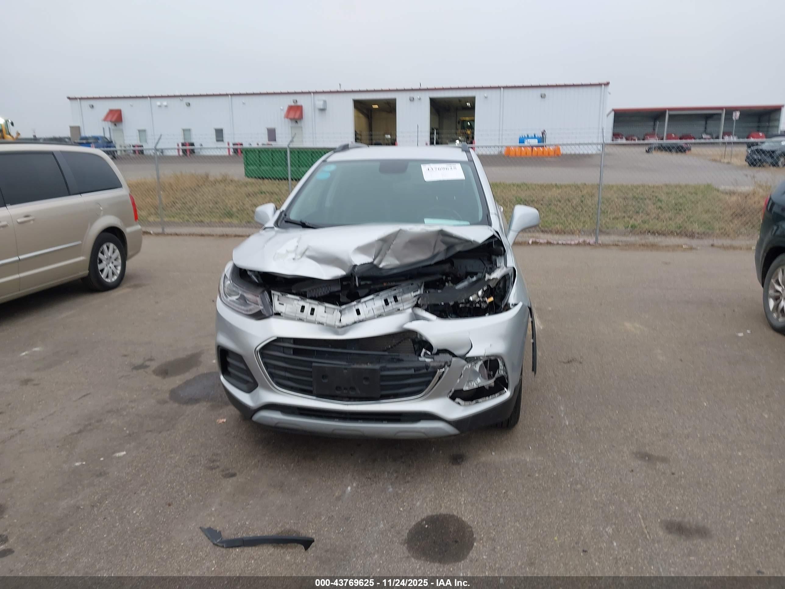 CHEVROLET TRAX image 6