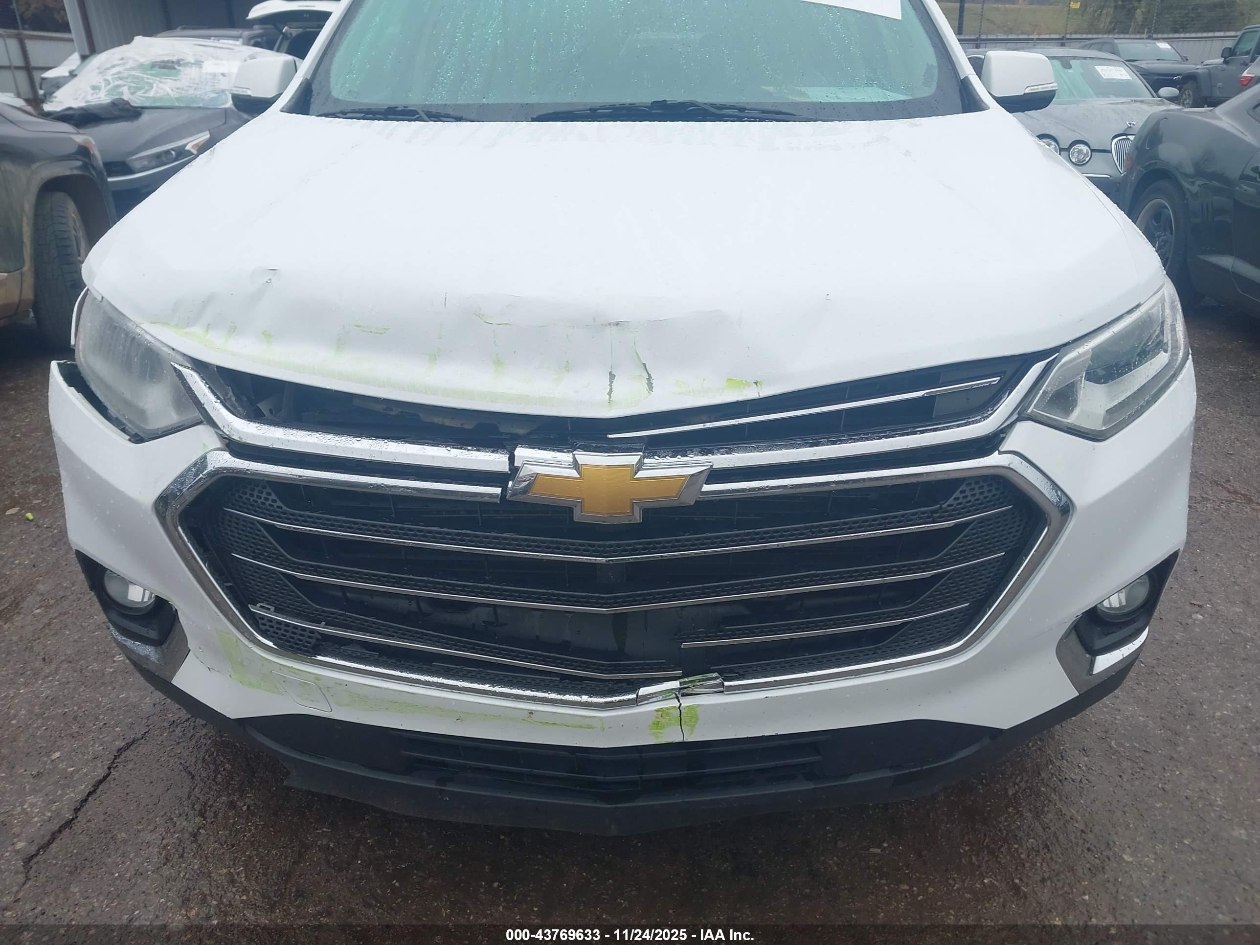 CHEVROLET TRAVERSE image 6
