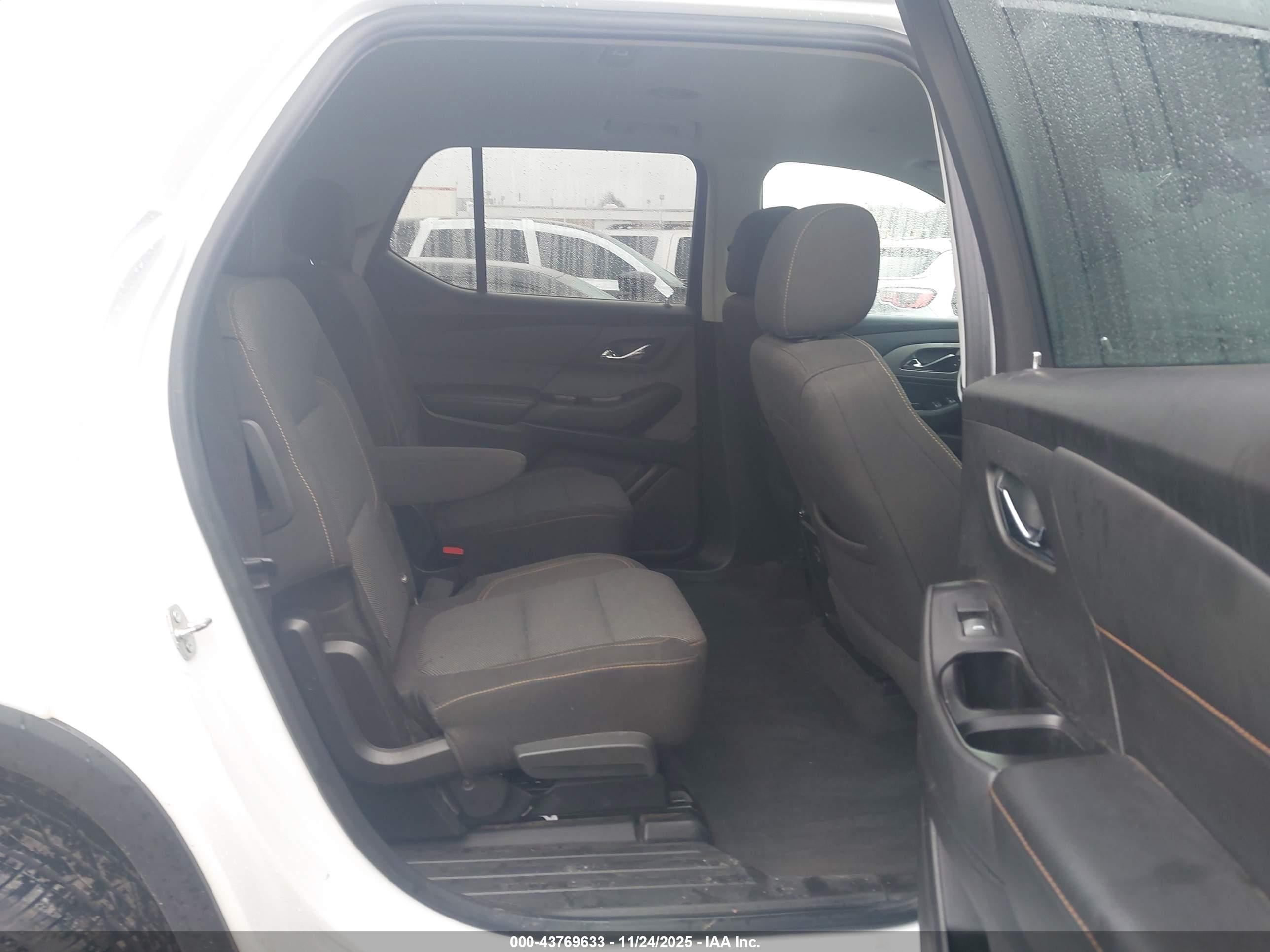 CHEVROLET TRAVERSE image 8