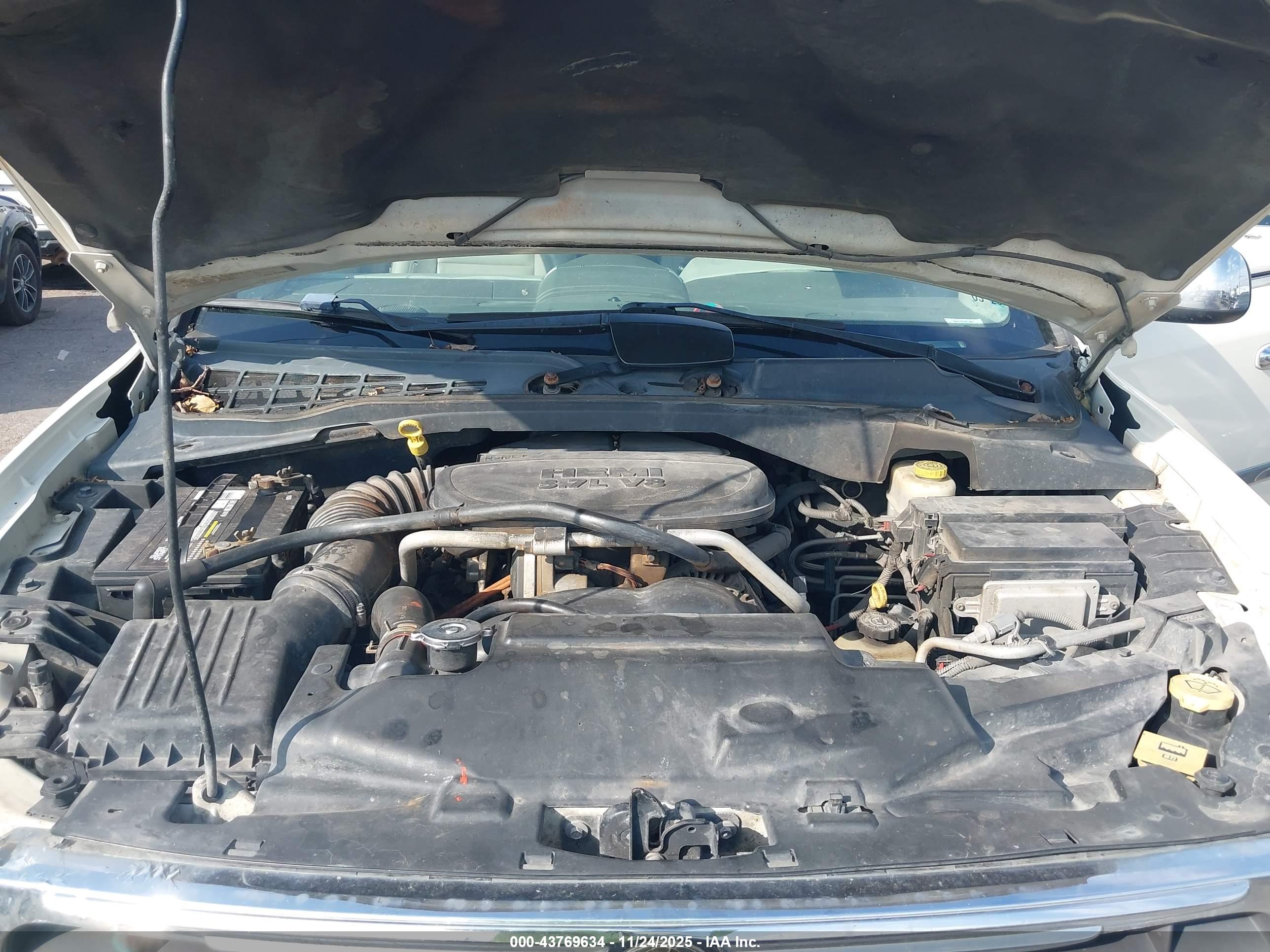 CHRYSLER ASPEN image 10
