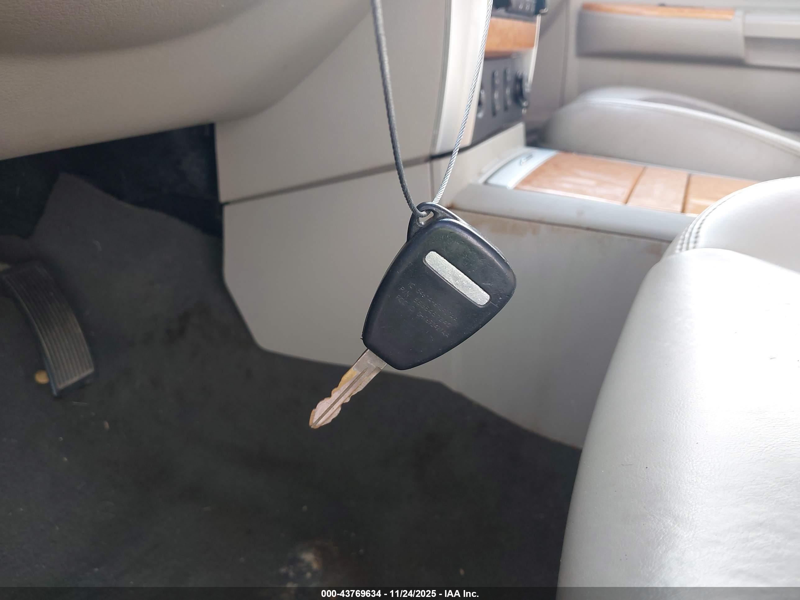 CHRYSLER ASPEN image 11