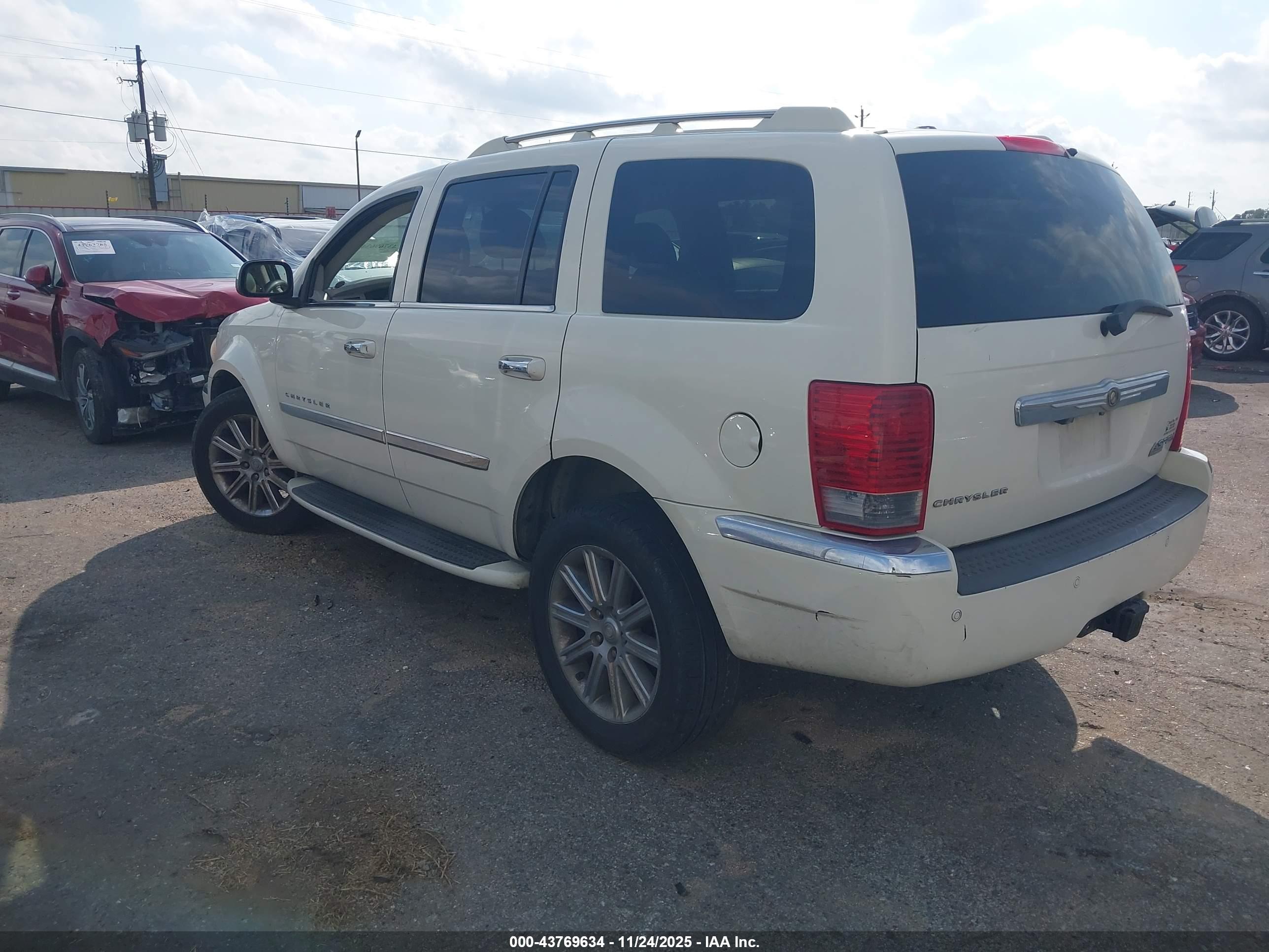 CHRYSLER ASPEN image 3