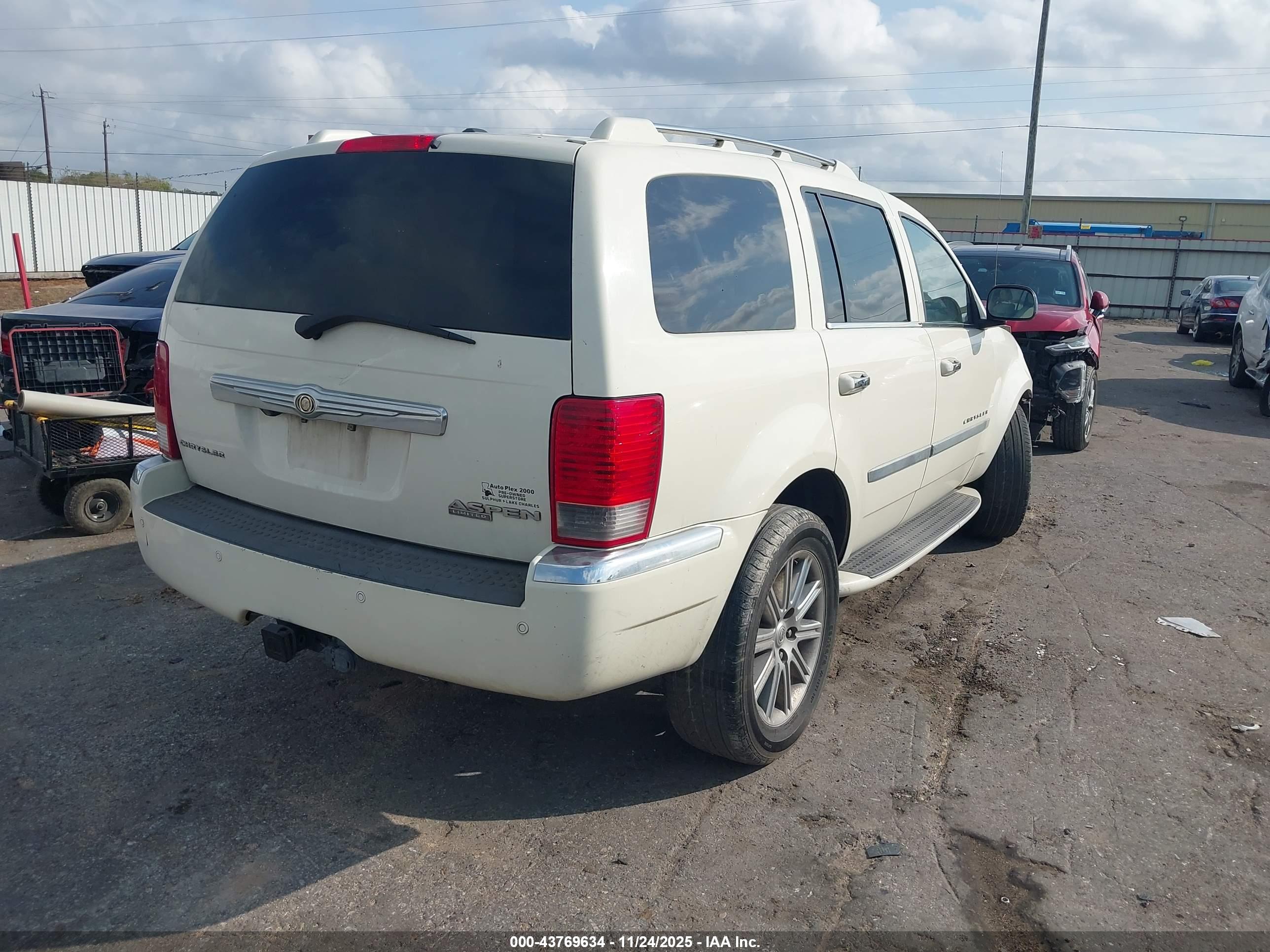 CHRYSLER ASPEN image 4