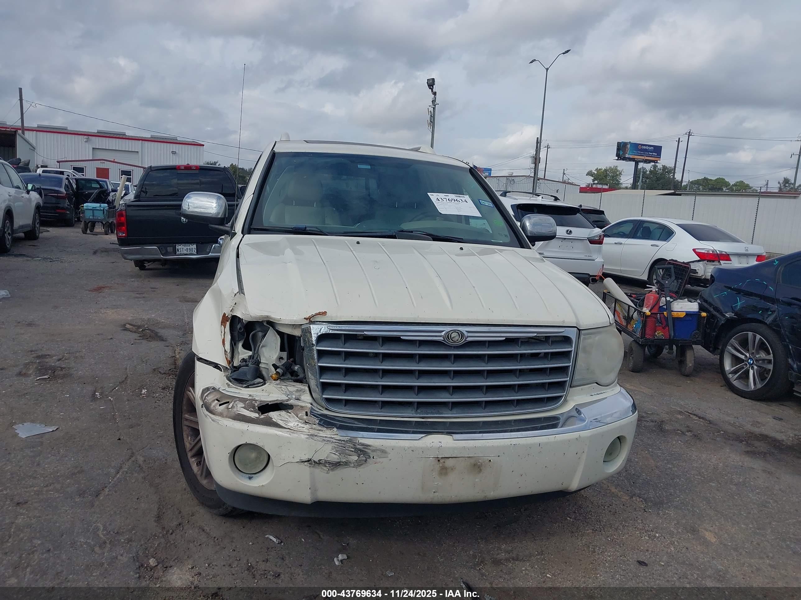CHRYSLER ASPEN image 6