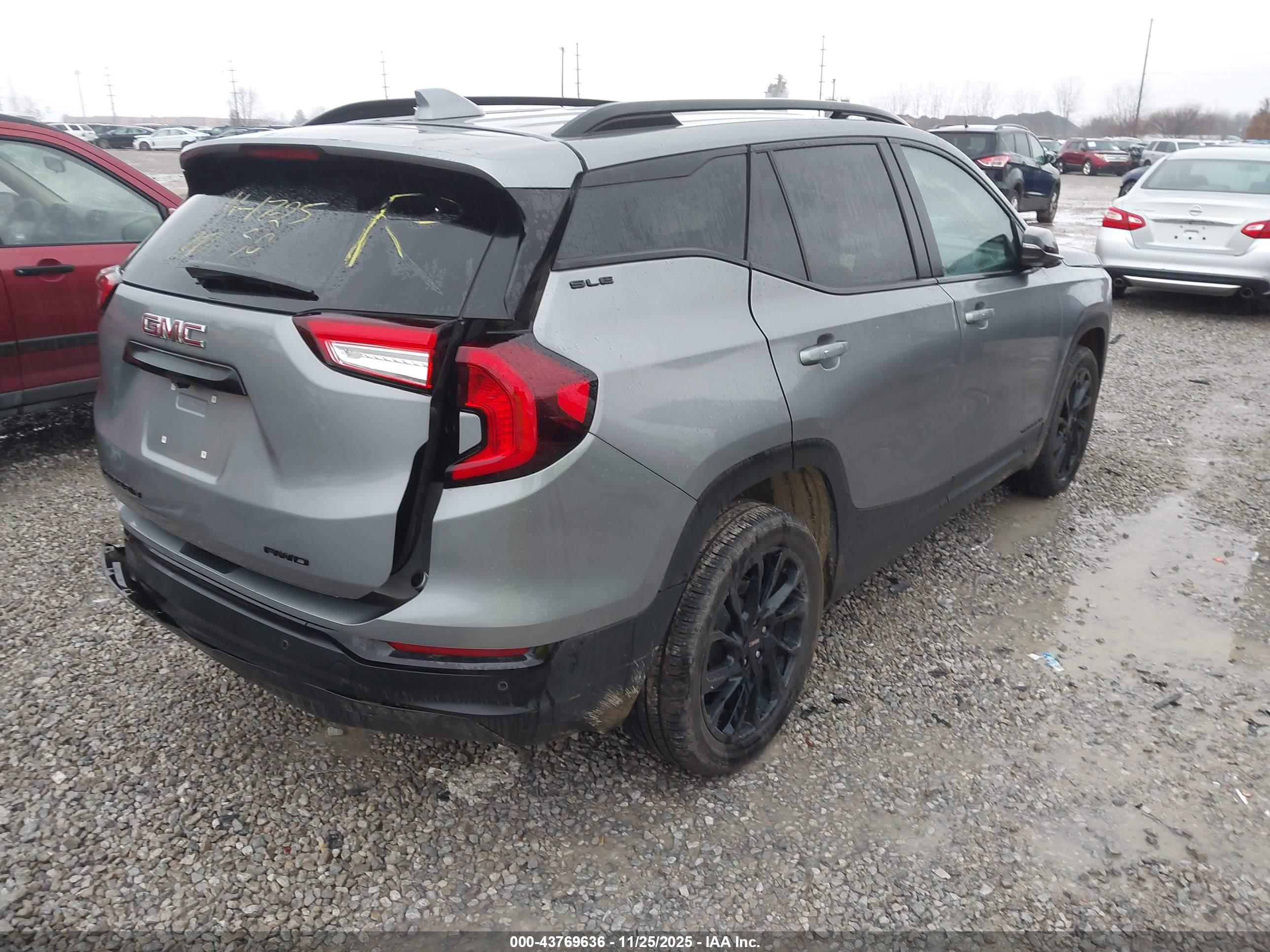 GMC TERRAIN image 4
