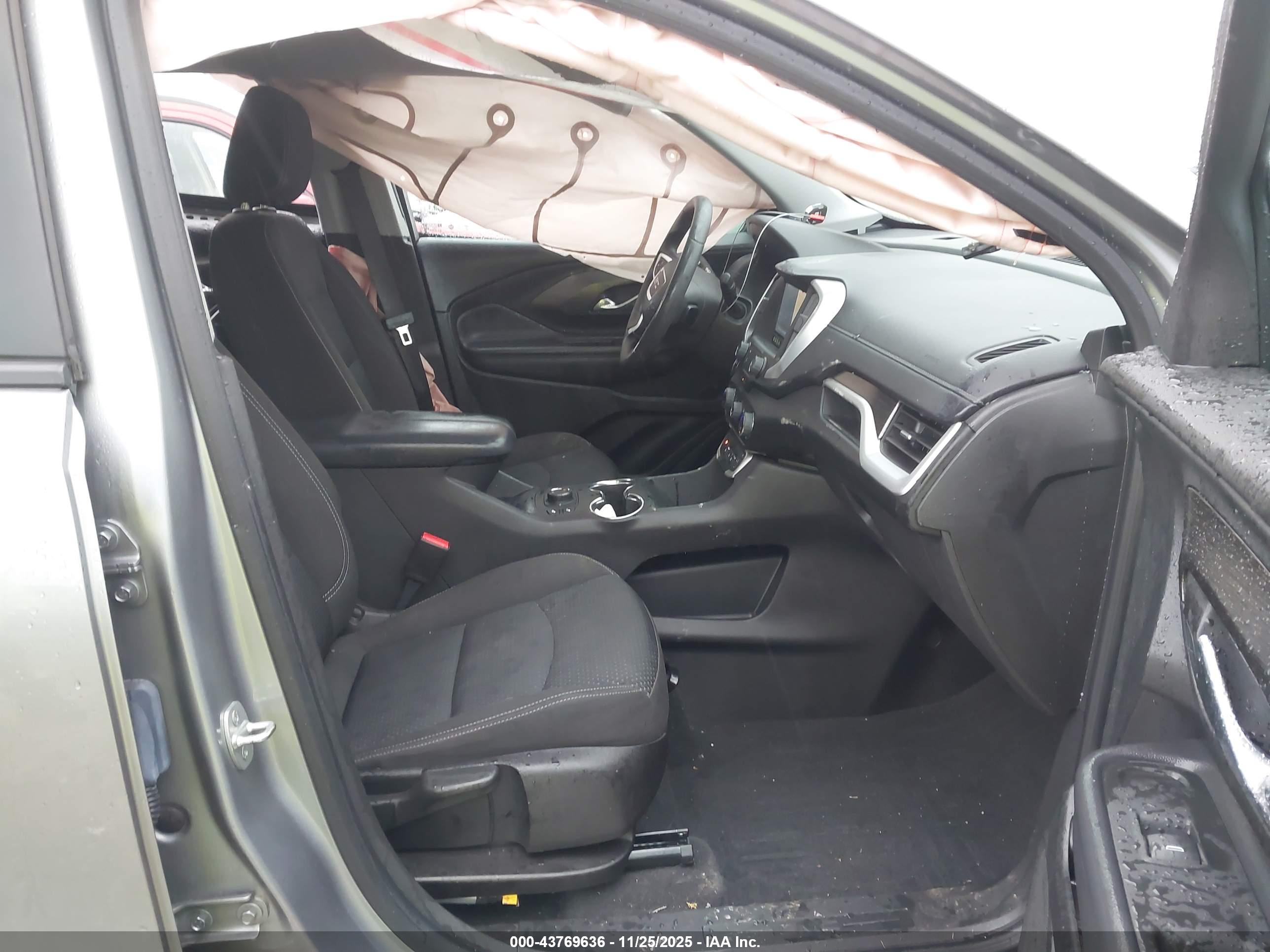 GMC TERRAIN image 5