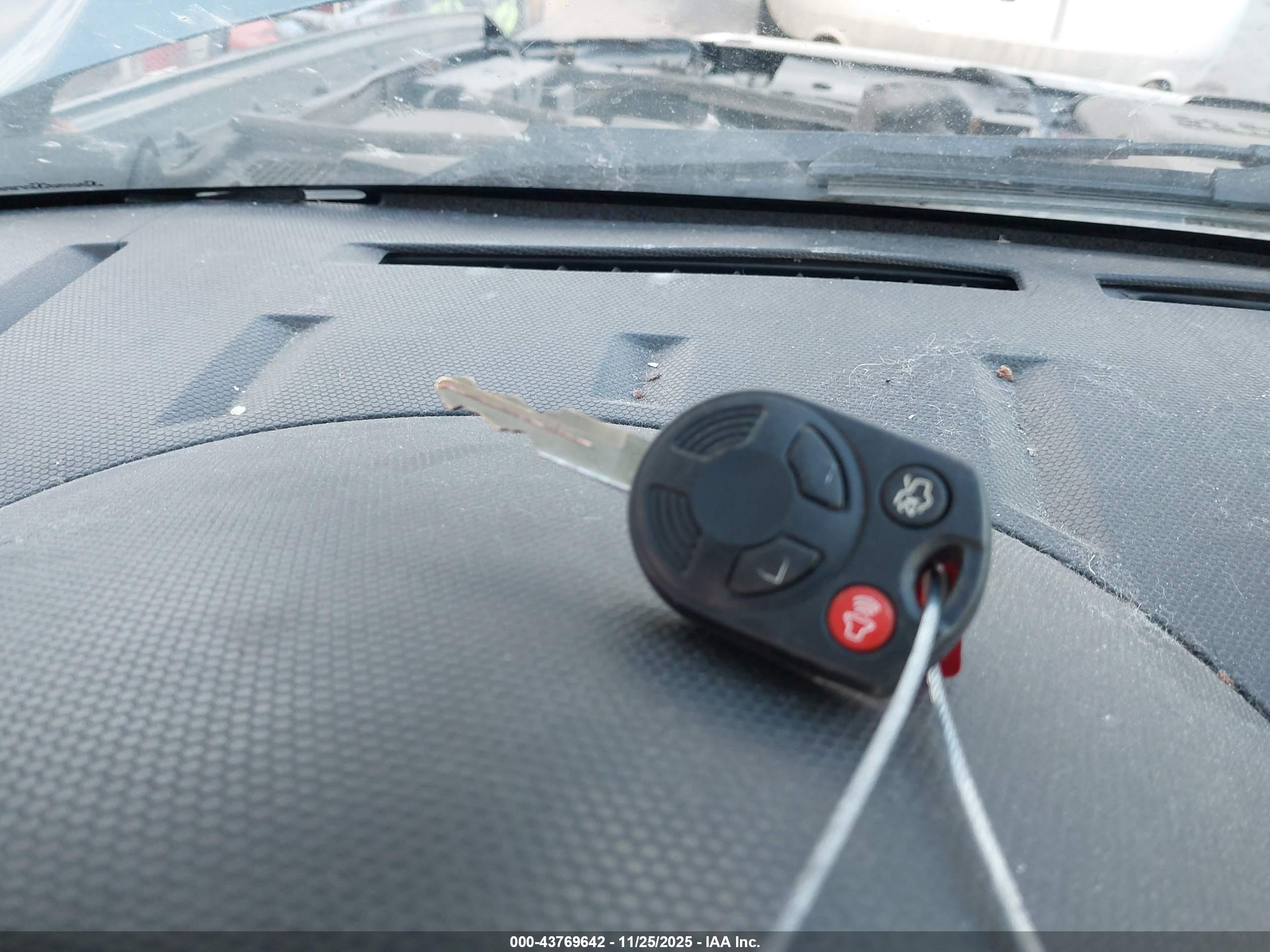 FORD ESCAPE image 11