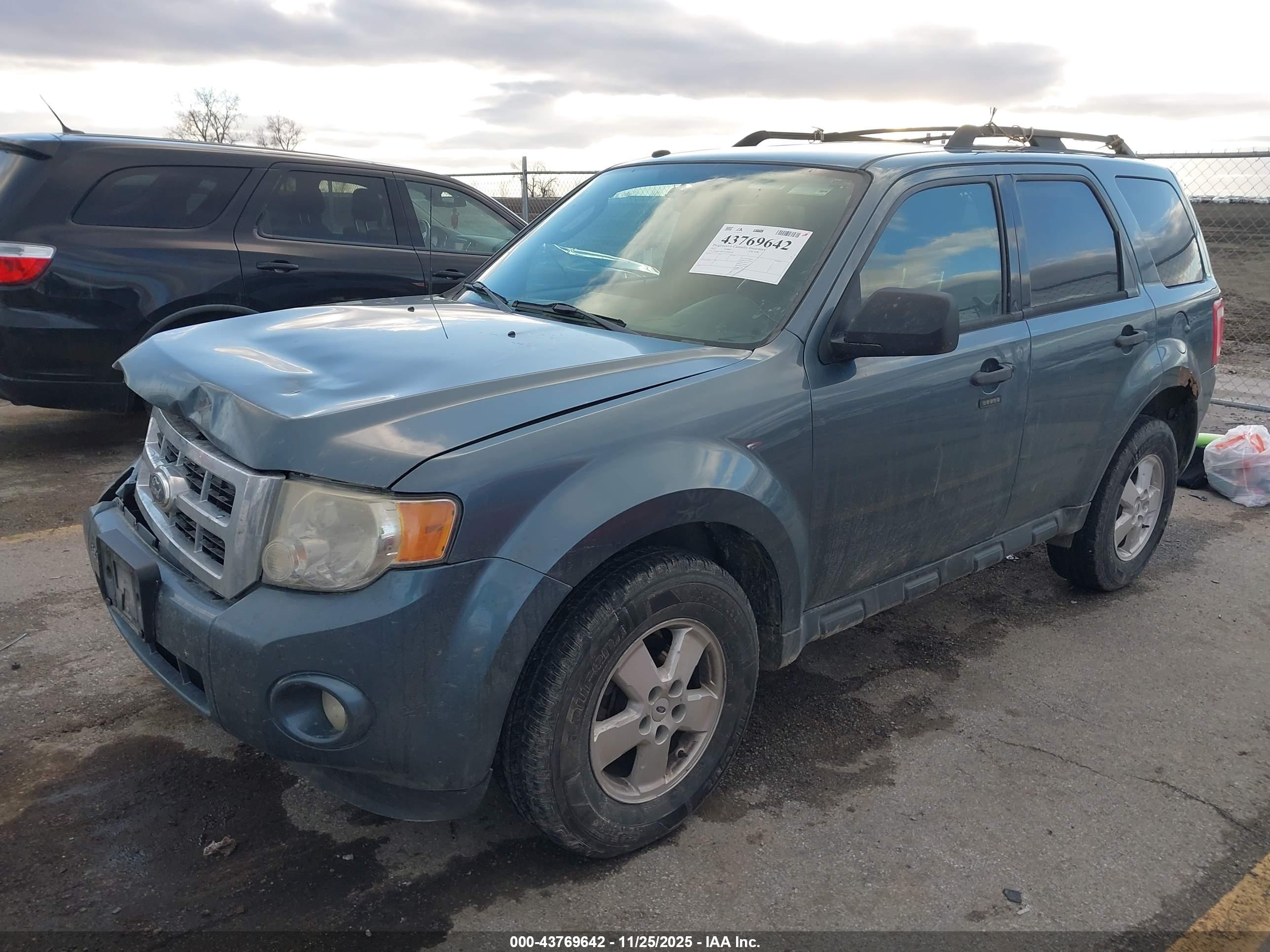FORD ESCAPE image 2