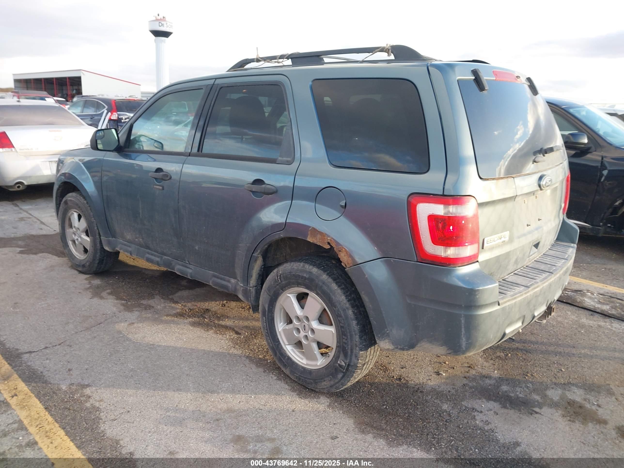 FORD ESCAPE image 3