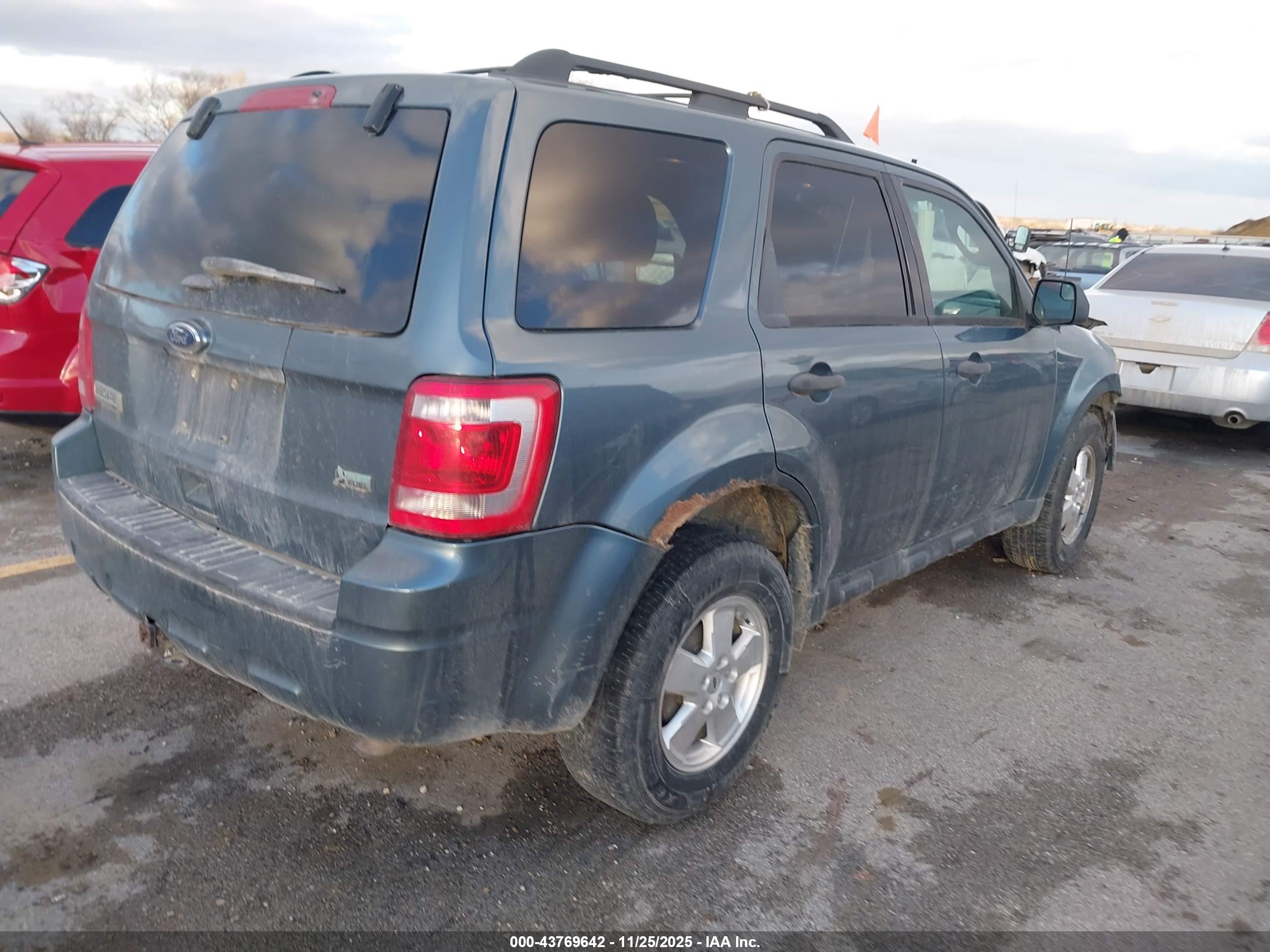 FORD ESCAPE image 4