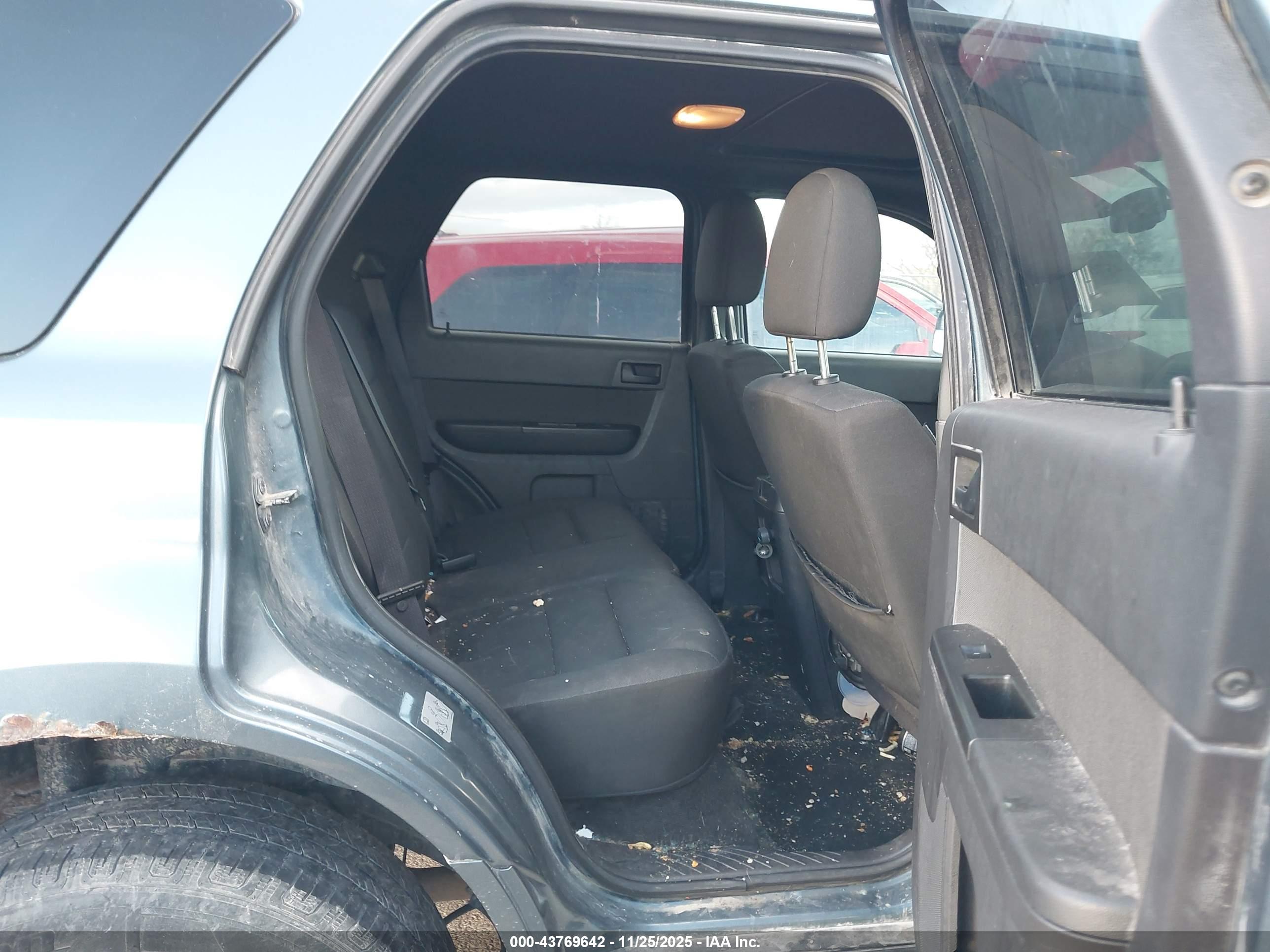 FORD ESCAPE image 8