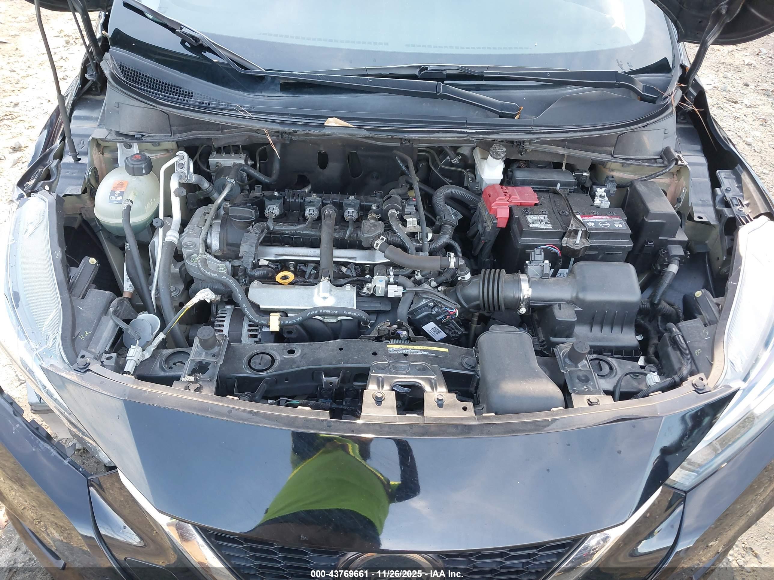 NISSAN VERSA image 10
