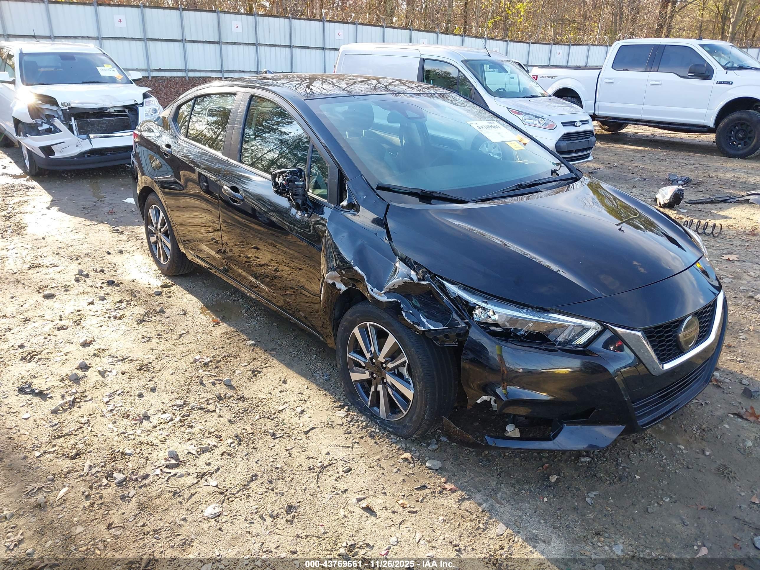 NISSAN VERSA image 6