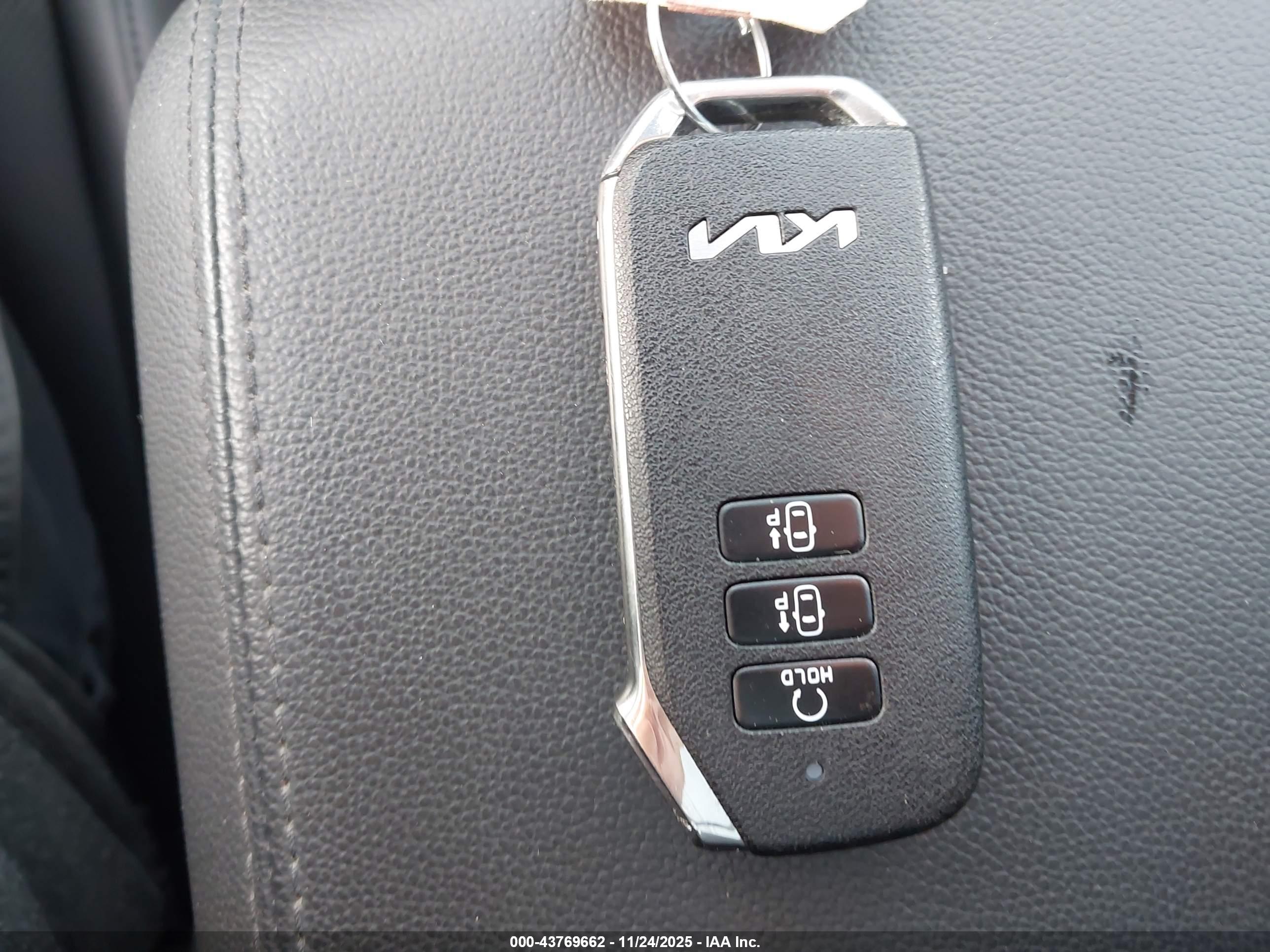 KIA SPORTAGE image 11