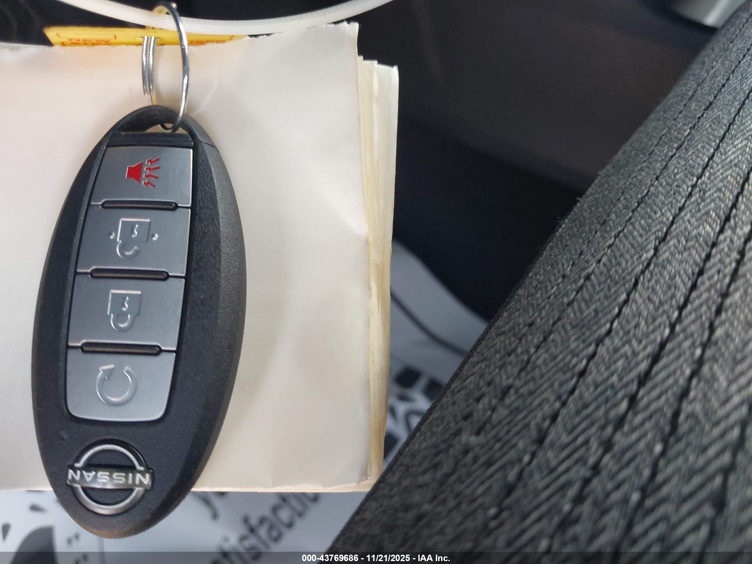 NISSAN ROGUE image 11