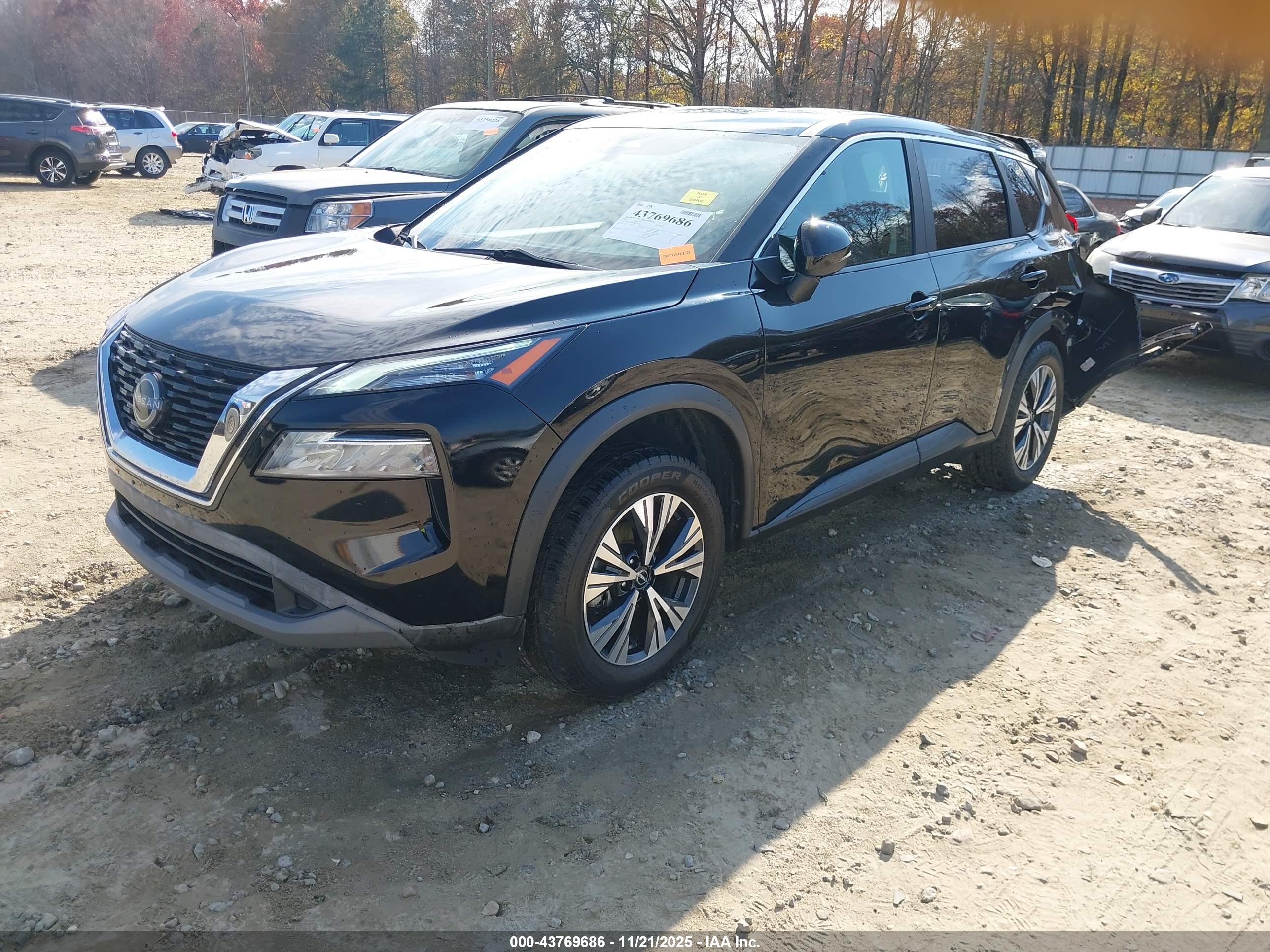 NISSAN ROGUE image 2