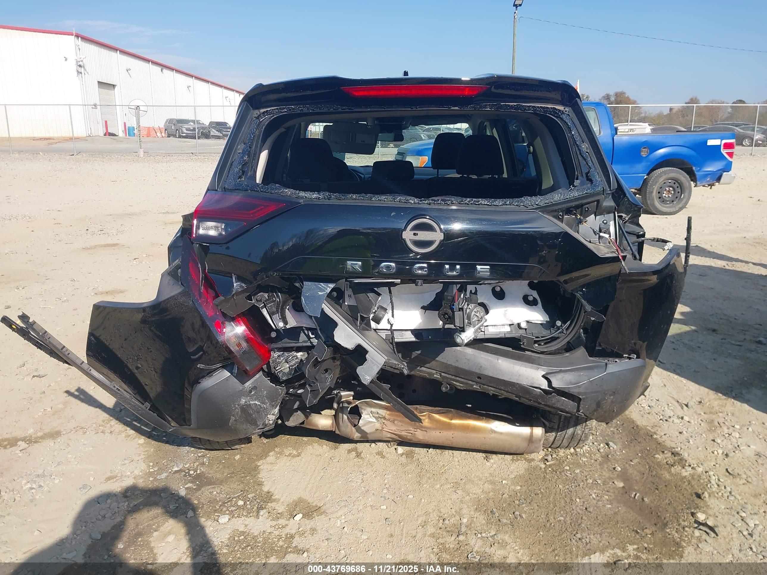 NISSAN ROGUE image 6