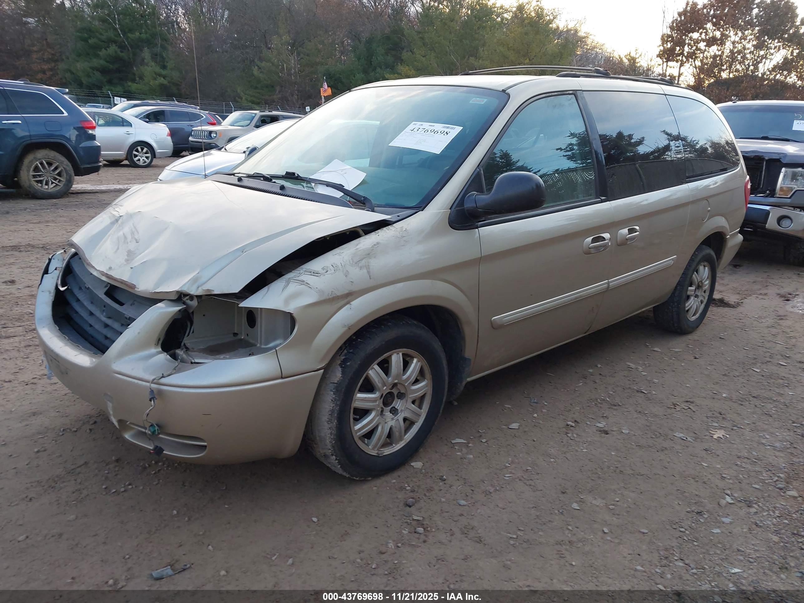 CHRYSLER TOWN image 2