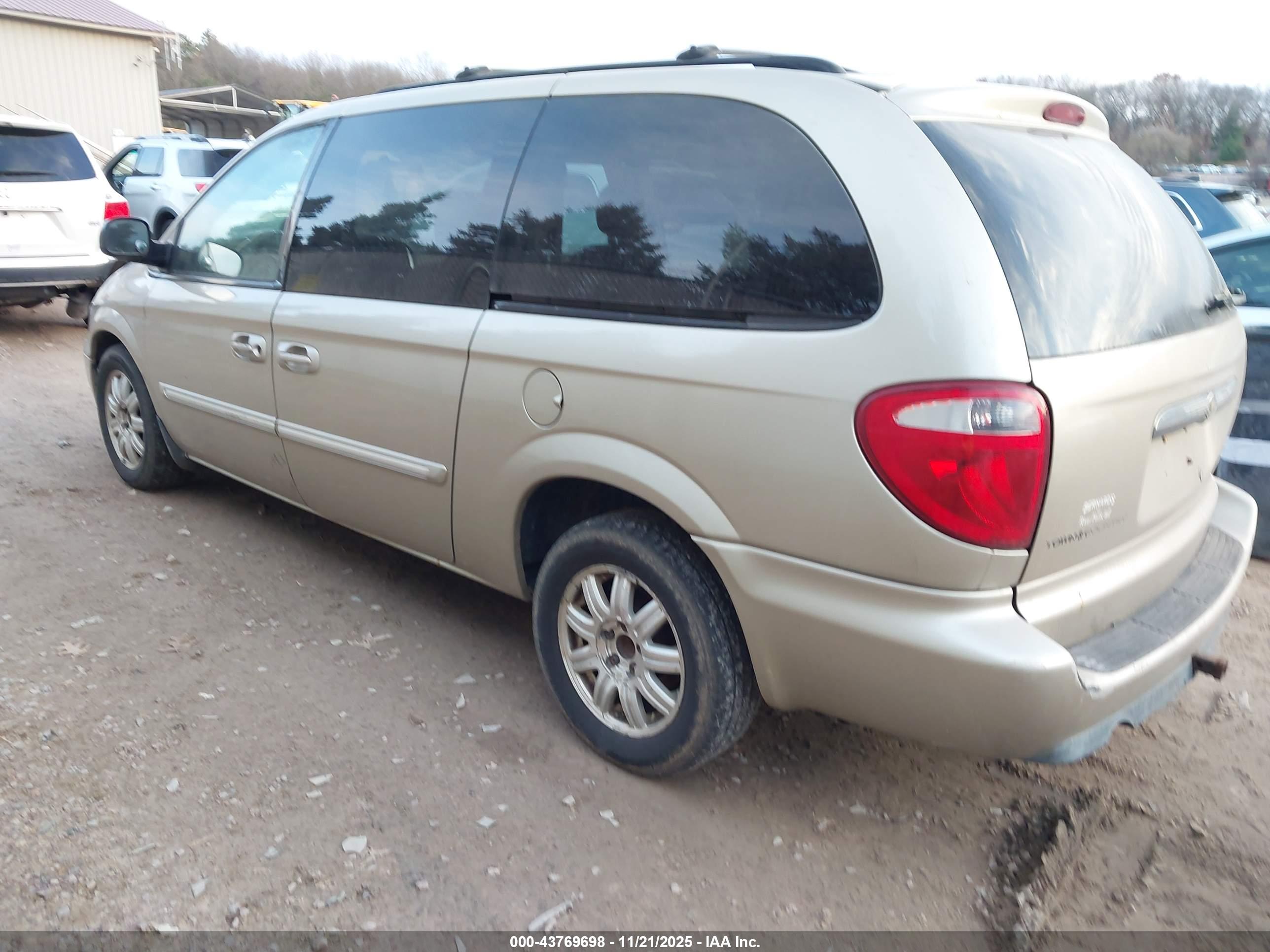 CHRYSLER TOWN image 3