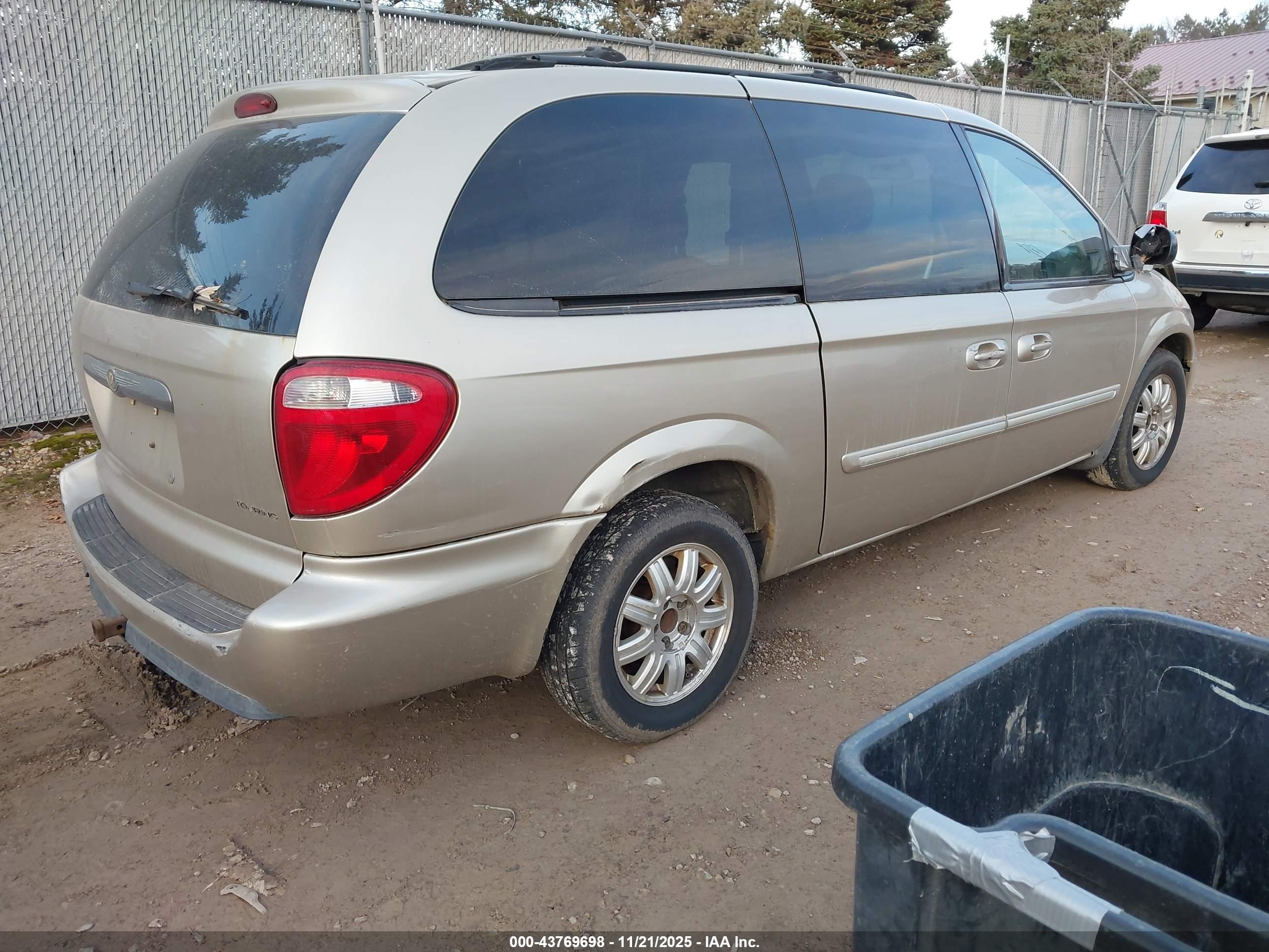 CHRYSLER TOWN image 4