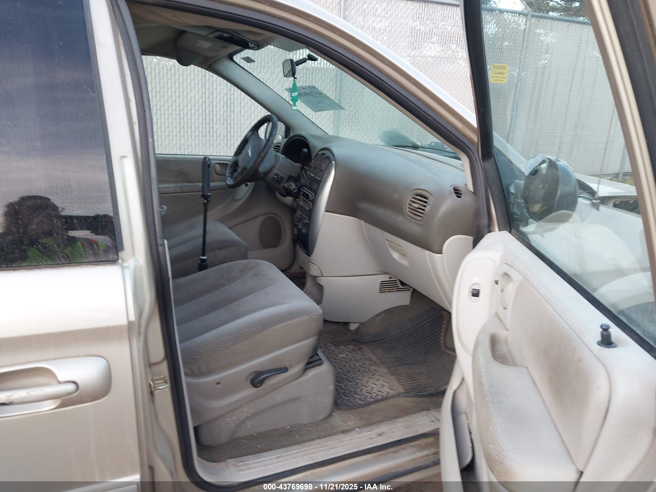 CHRYSLER TOWN image 5