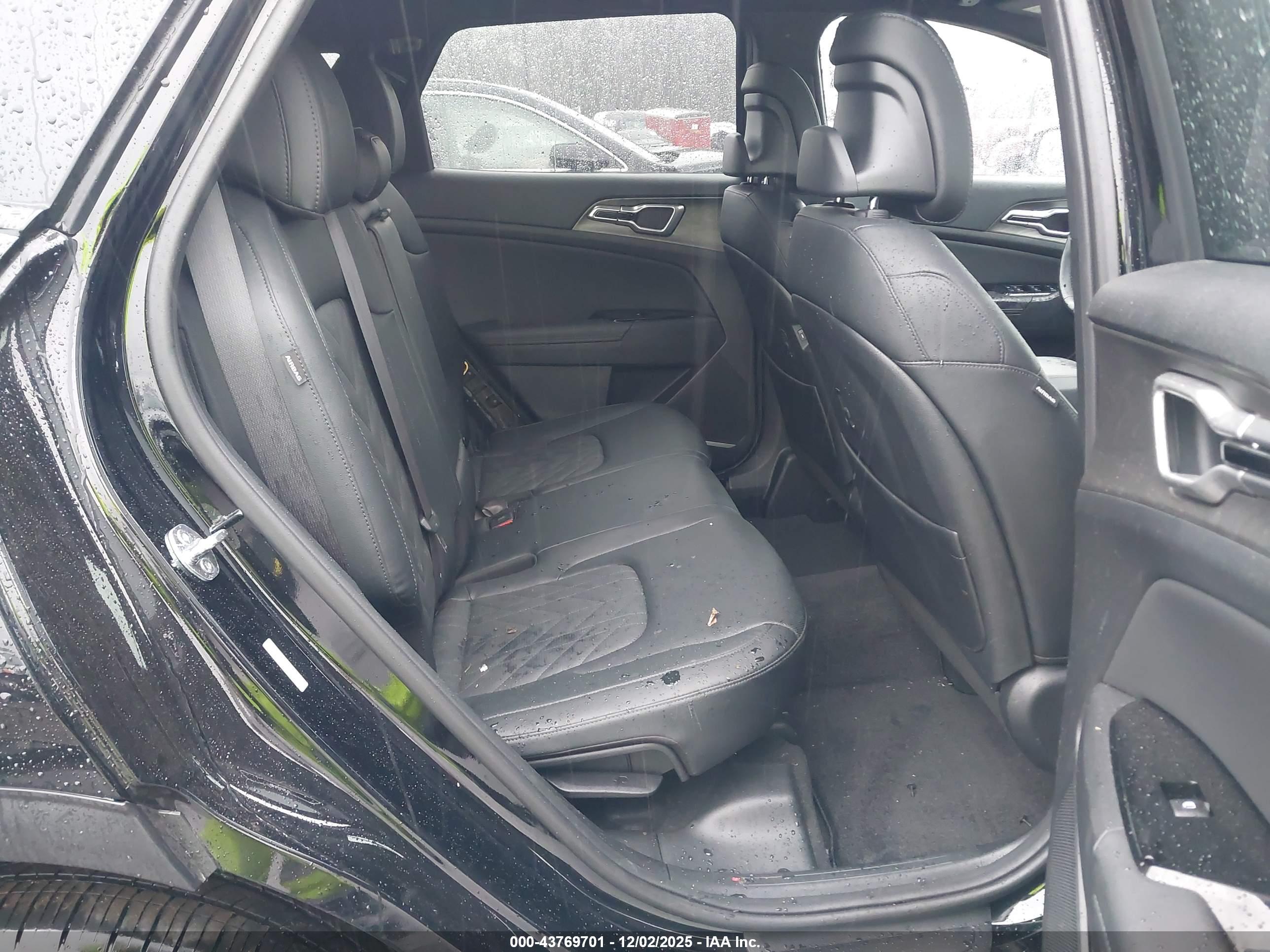 KIA SPORTAGE image 8