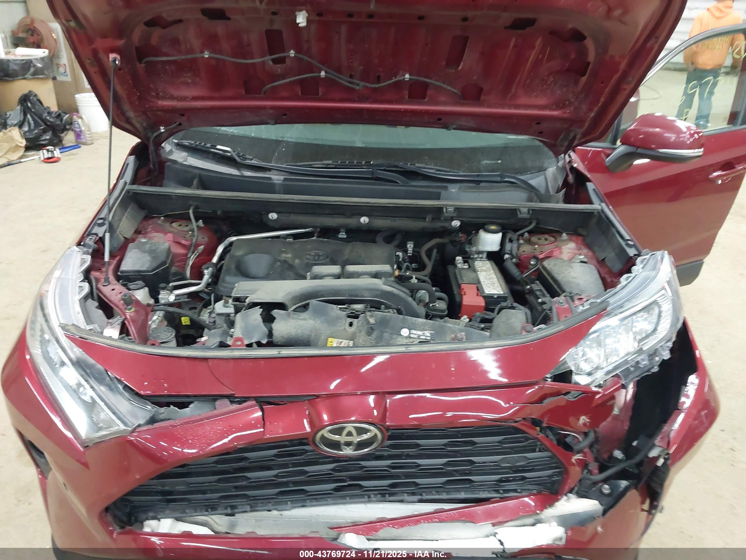 TOYOTA RAV4 image 10
