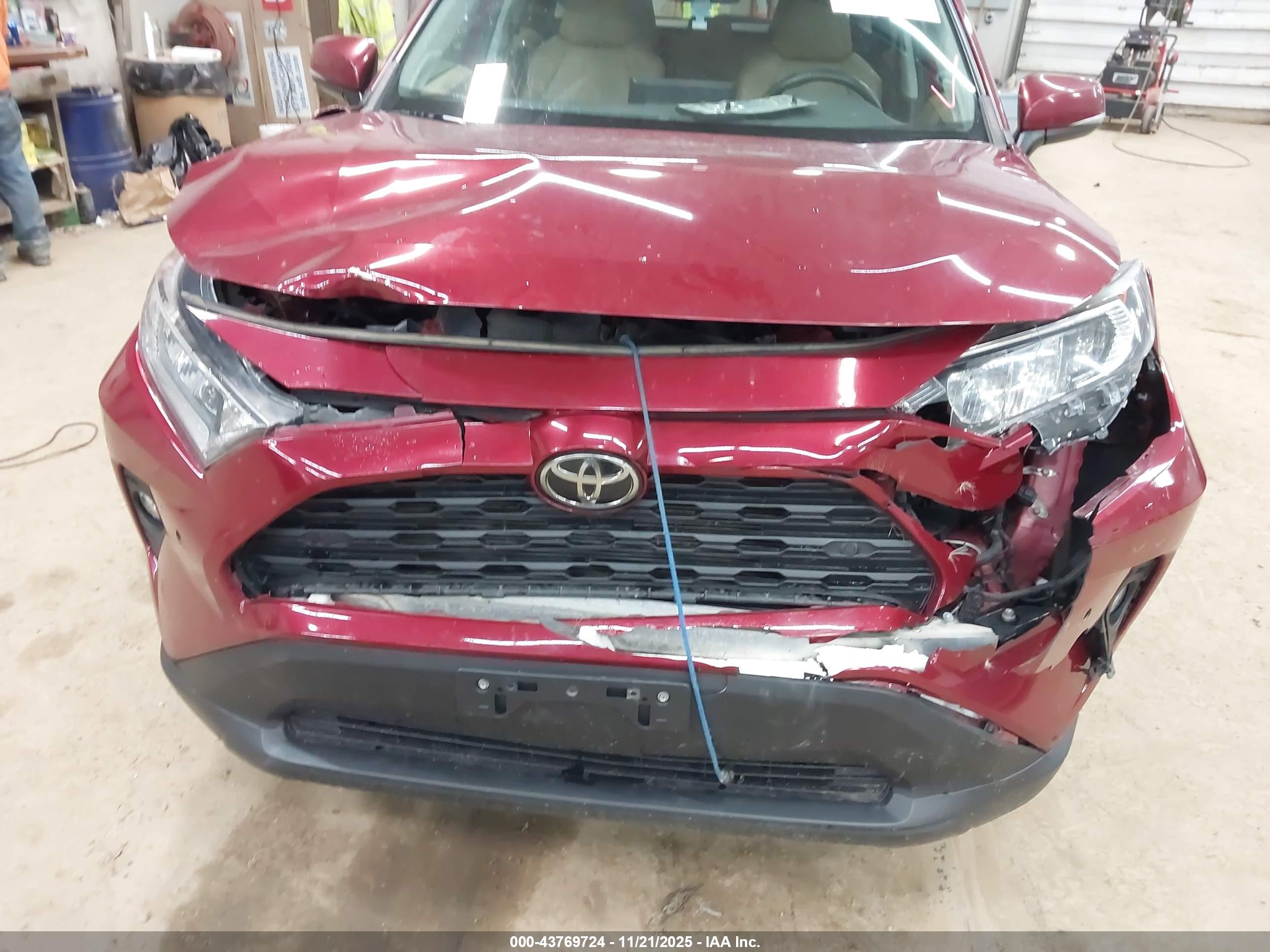 TOYOTA RAV4 image 6