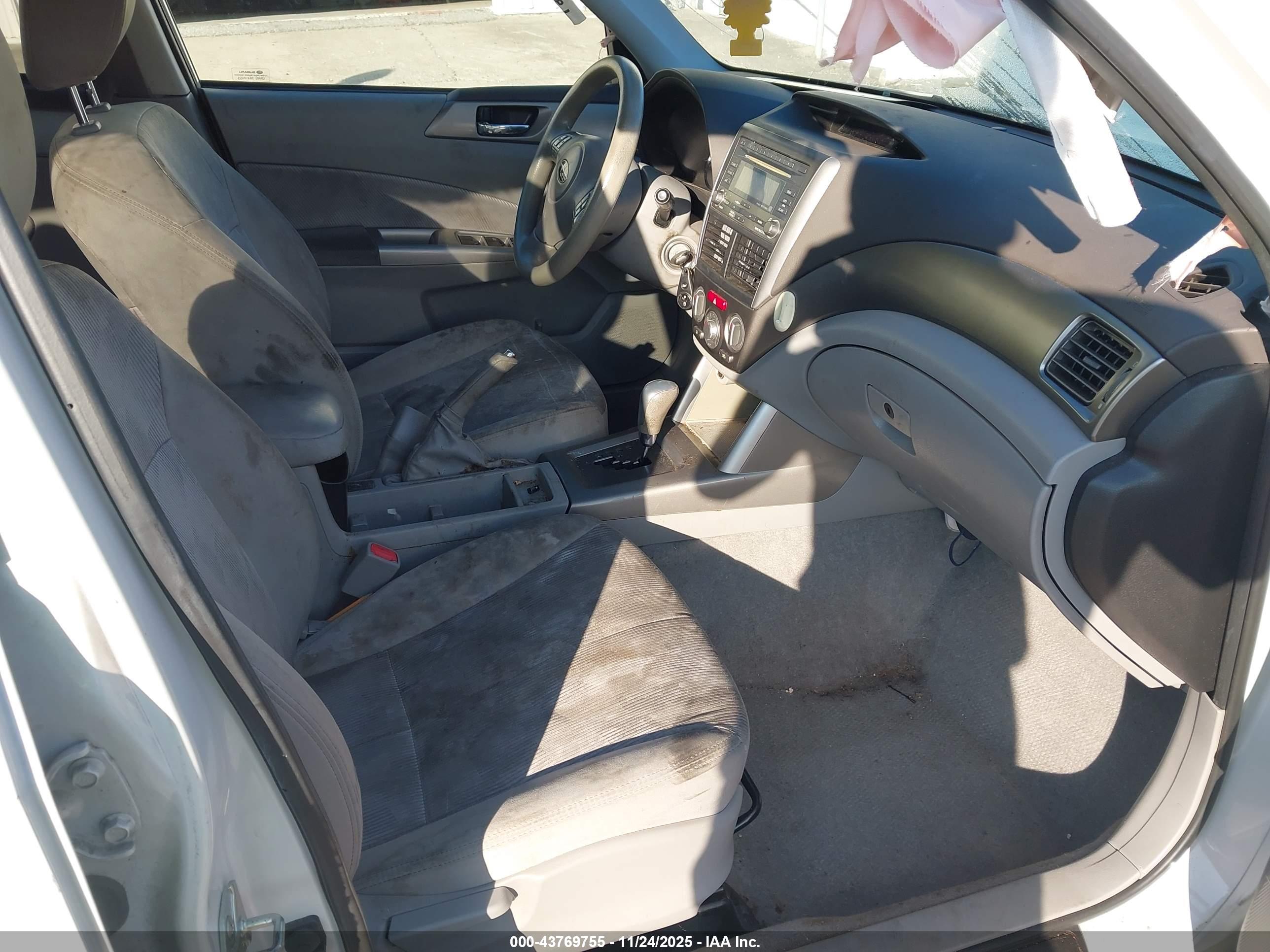 SUBARU FORESTER image 5