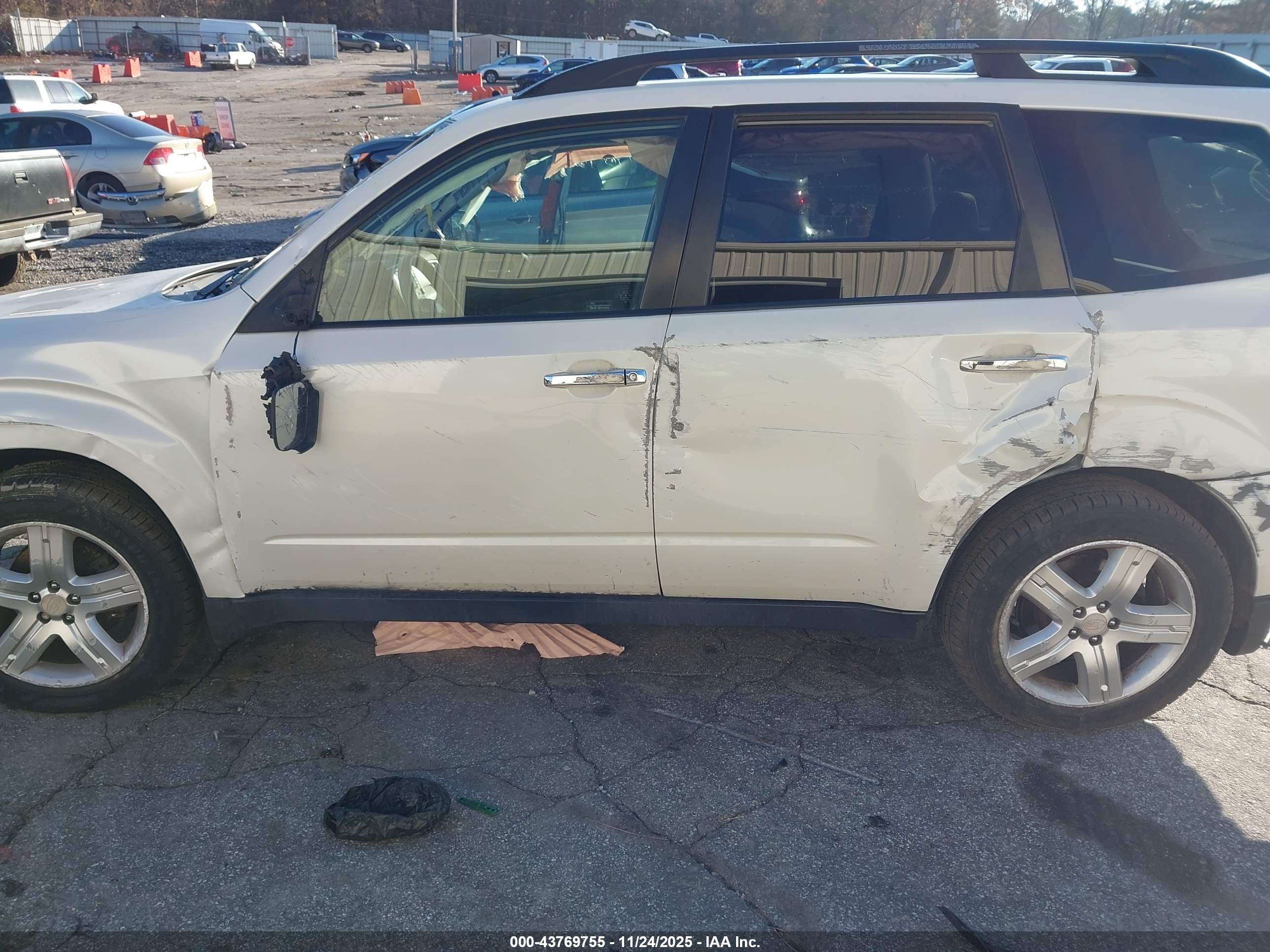 SUBARU FORESTER image 6