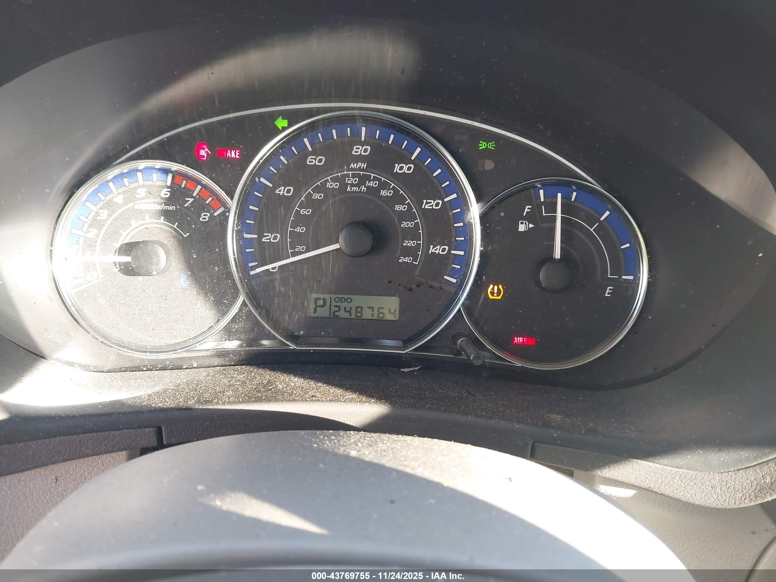 SUBARU FORESTER image 7