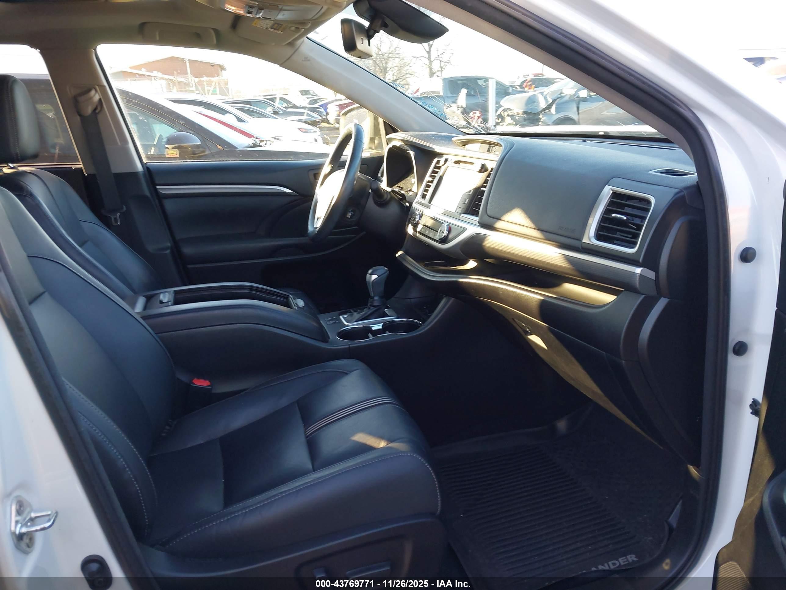 TOYOTA HIGHLANDER image 5