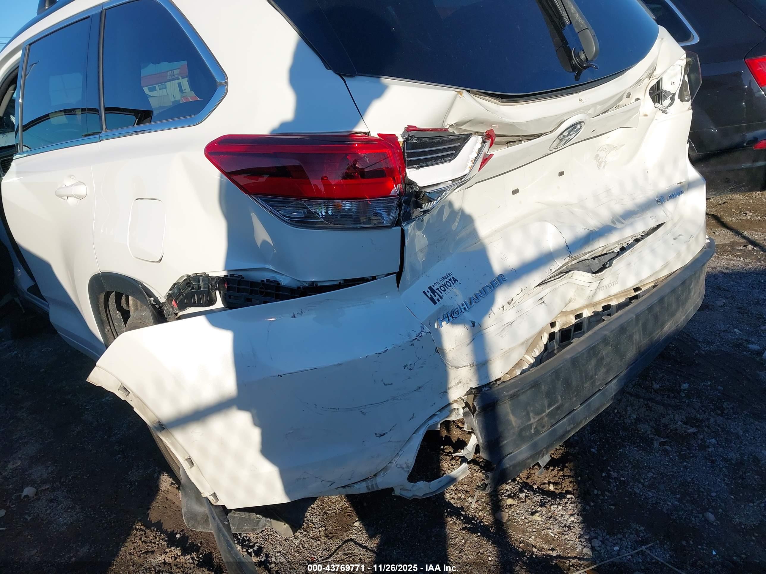 TOYOTA HIGHLANDER image 6