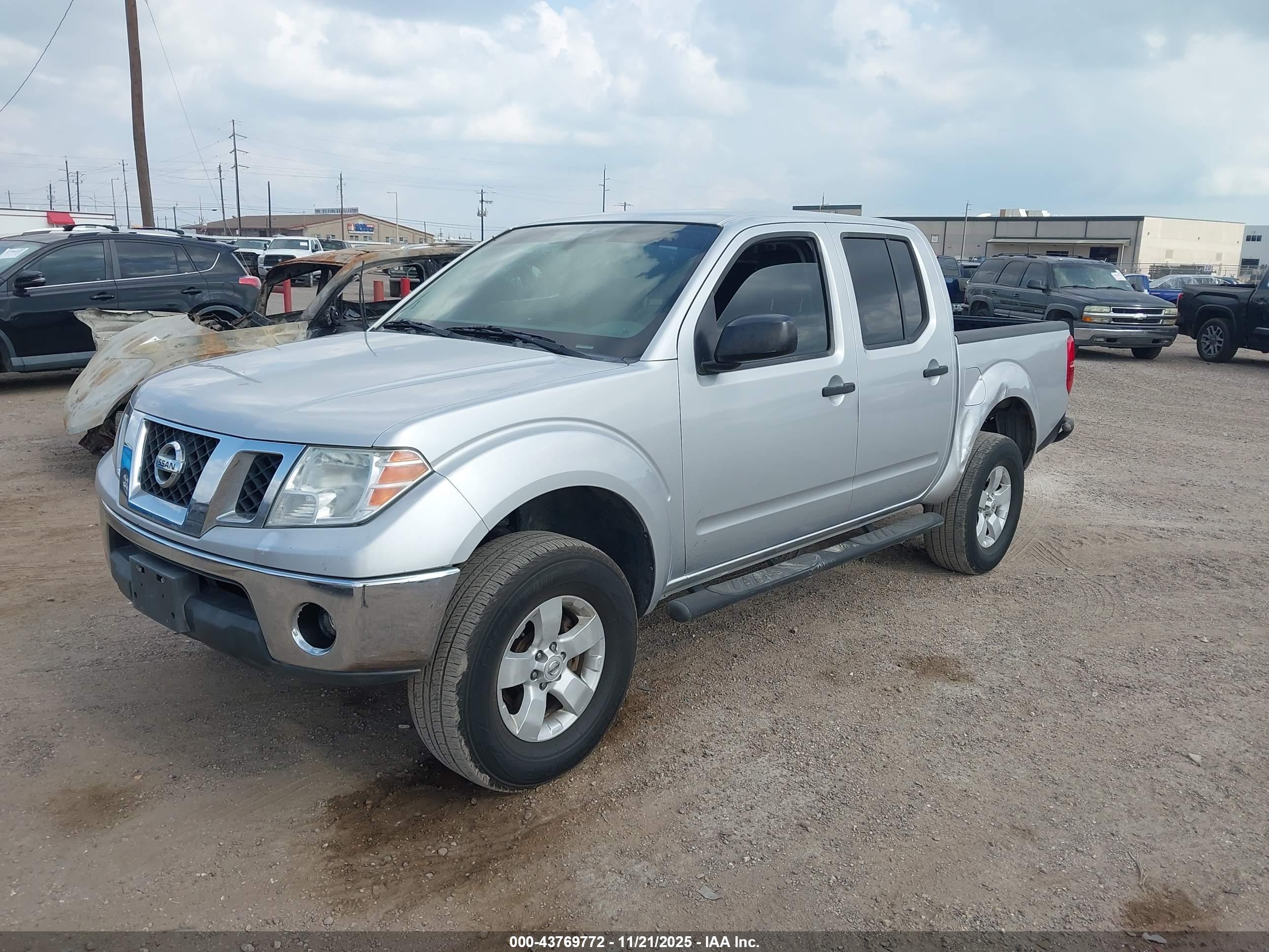 NISSAN FRONTIER image 2
